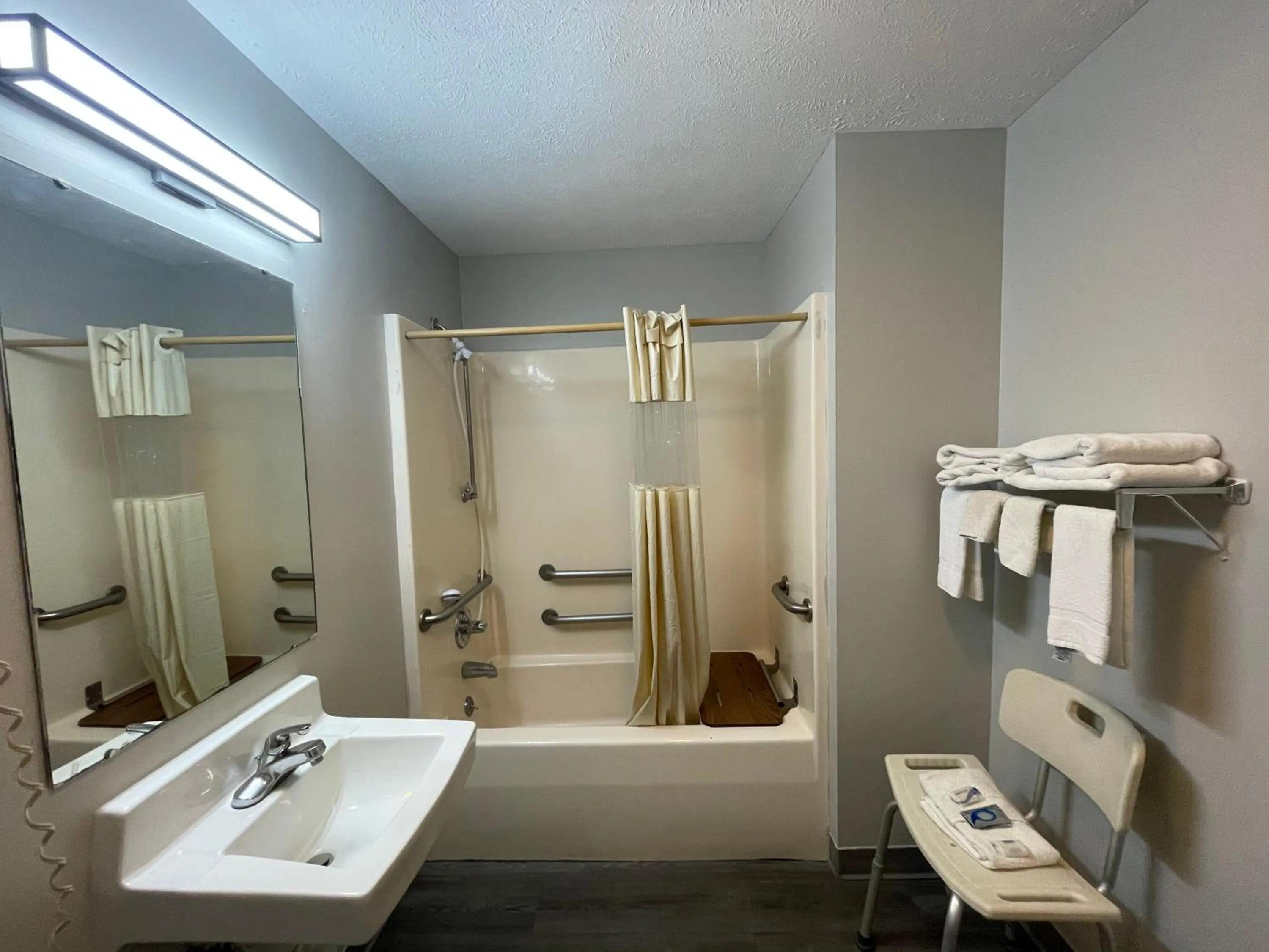 Embassy Inn - Hohenwald