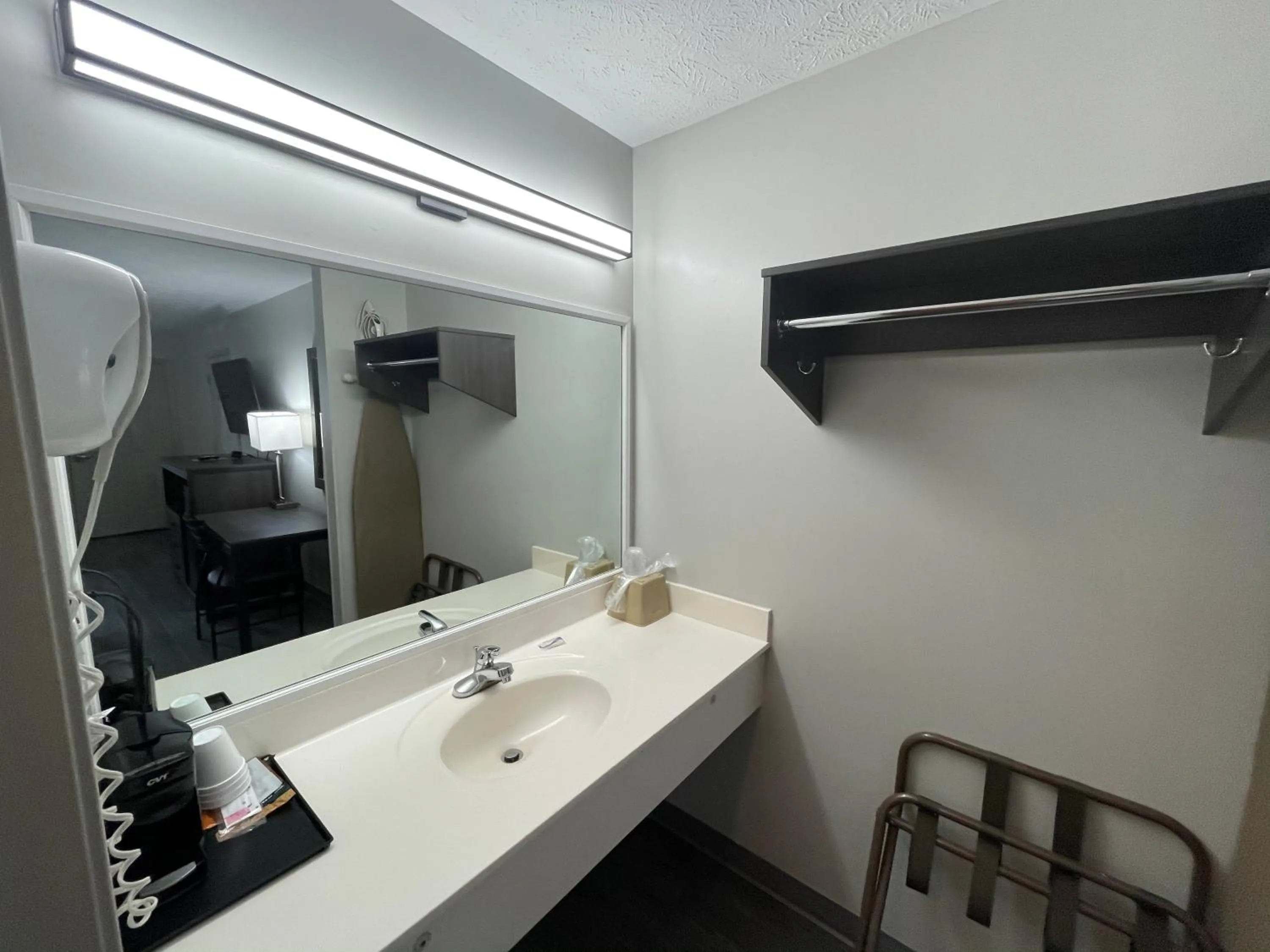 Embassy Inn - Hohenwald