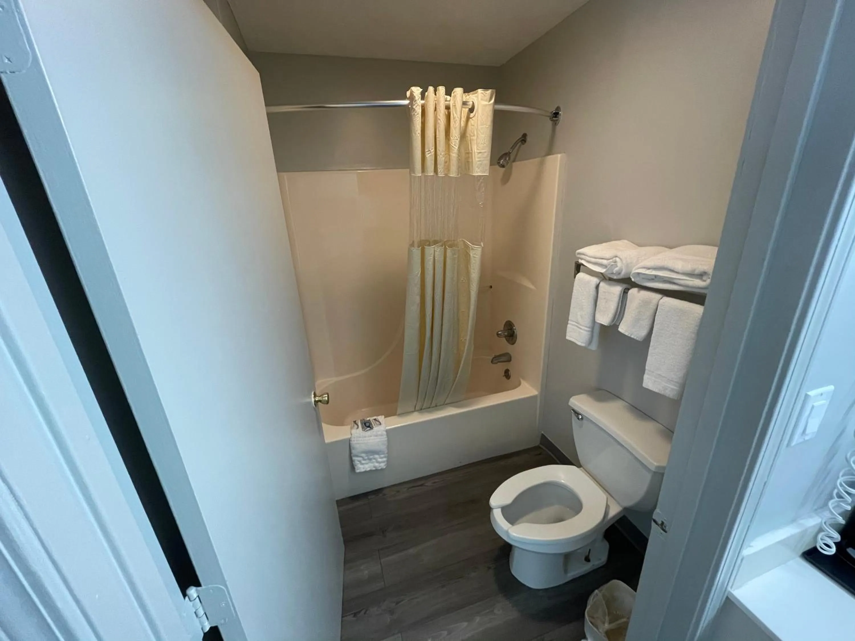 Embassy Inn - Hohenwald