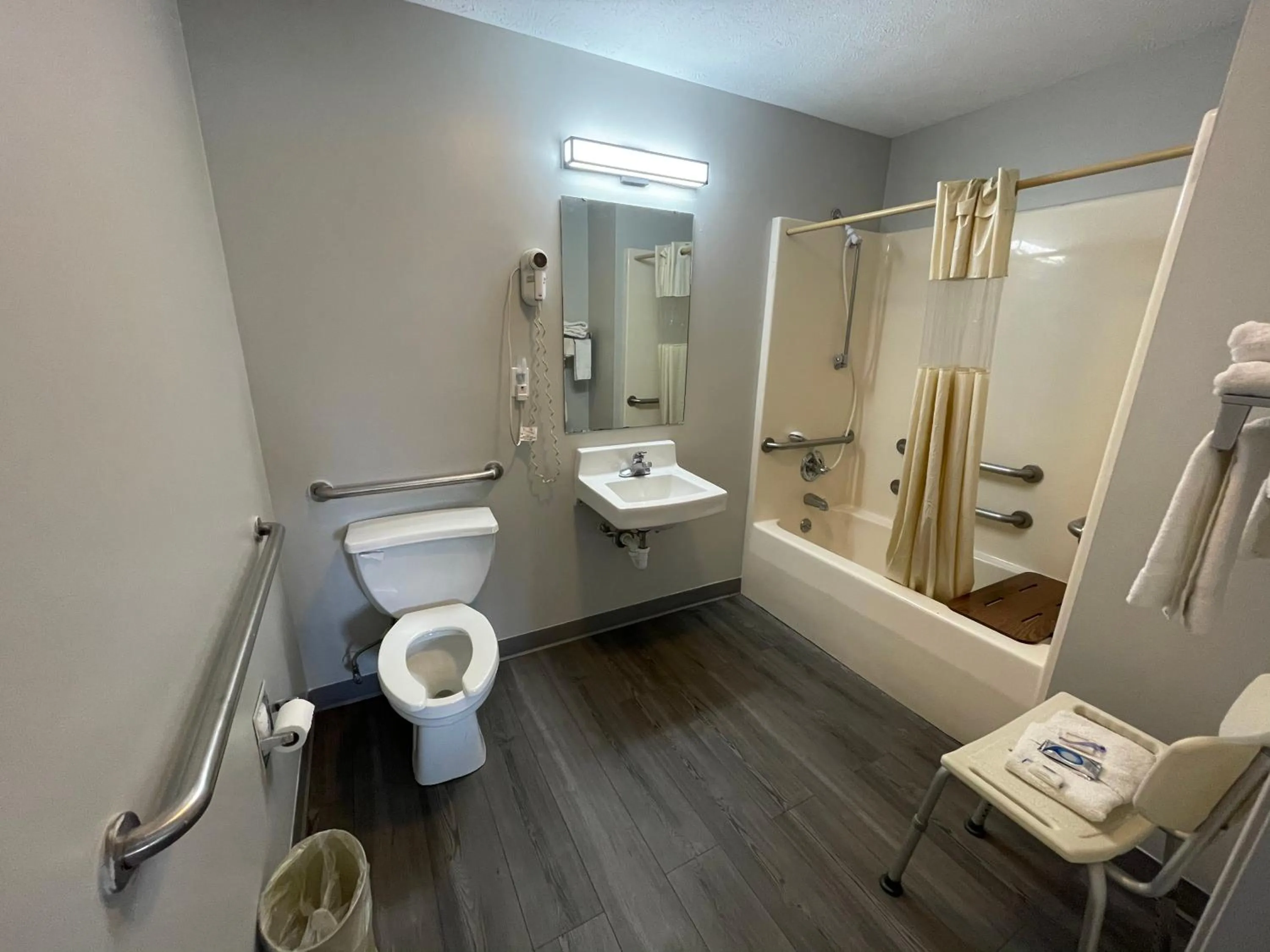 Embassy Inn - Hohenwald