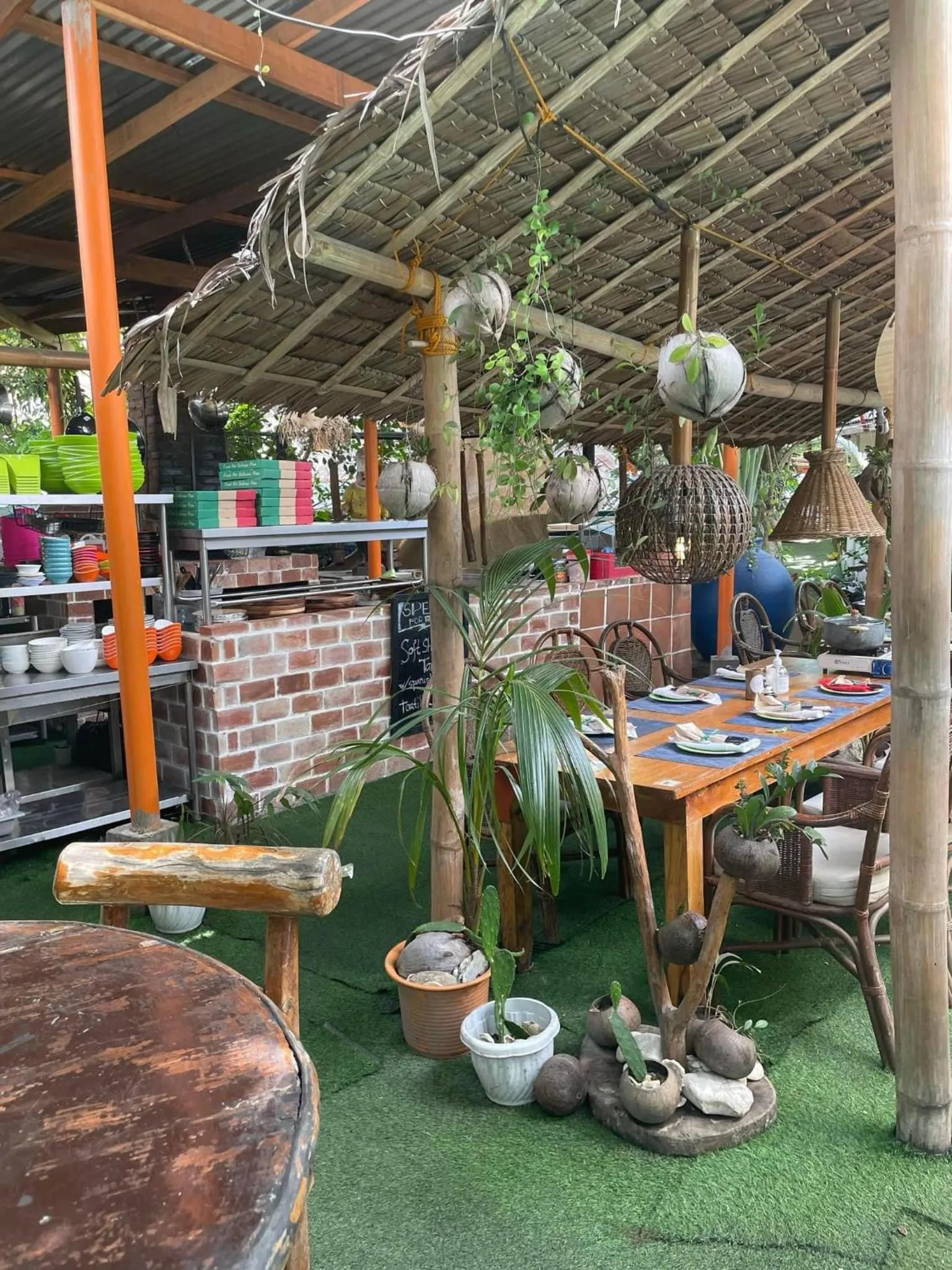 Restaurant/places to eat in Big Apple Dive Resort