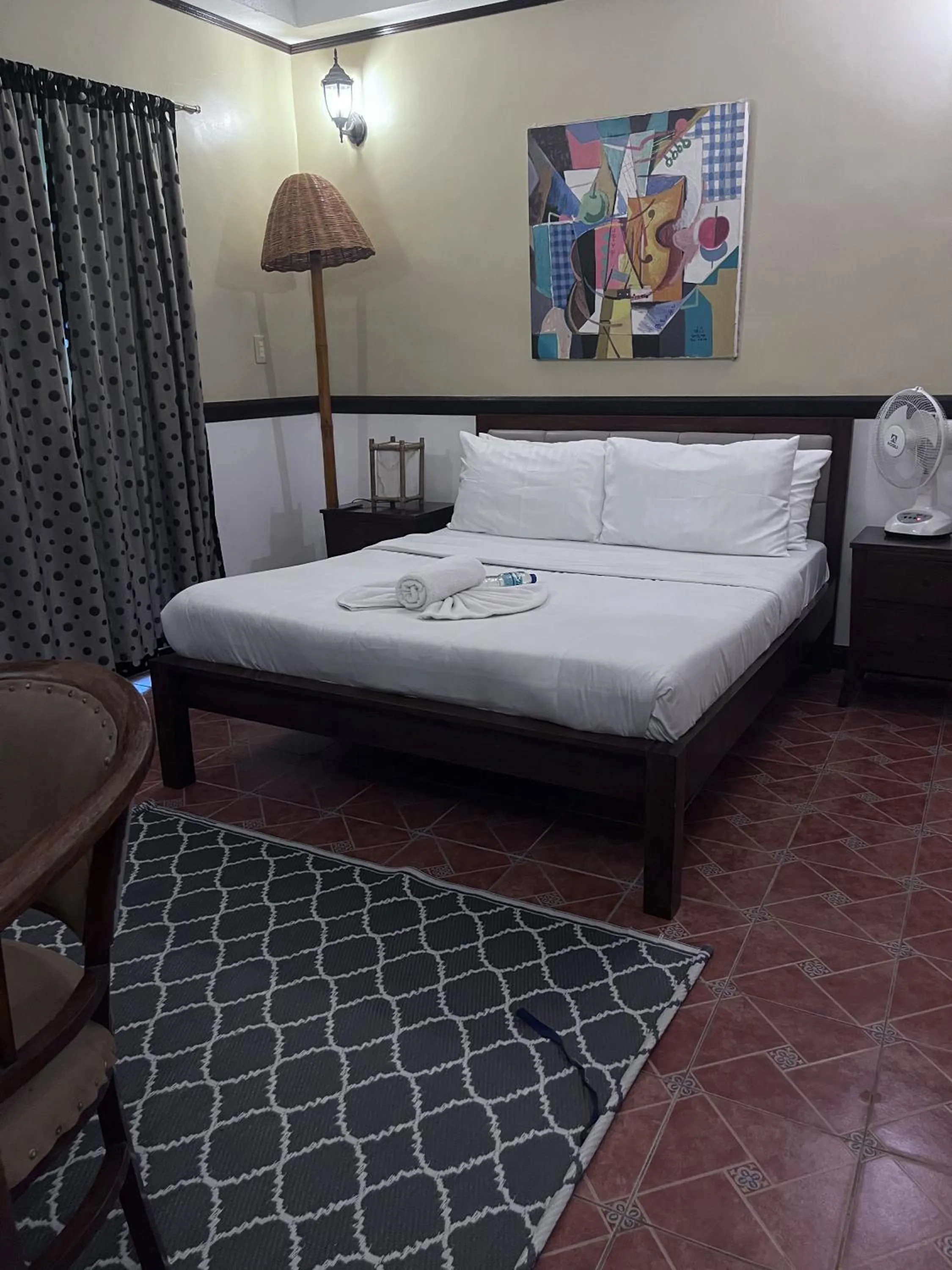 Bed in Big Apple Dive Resort