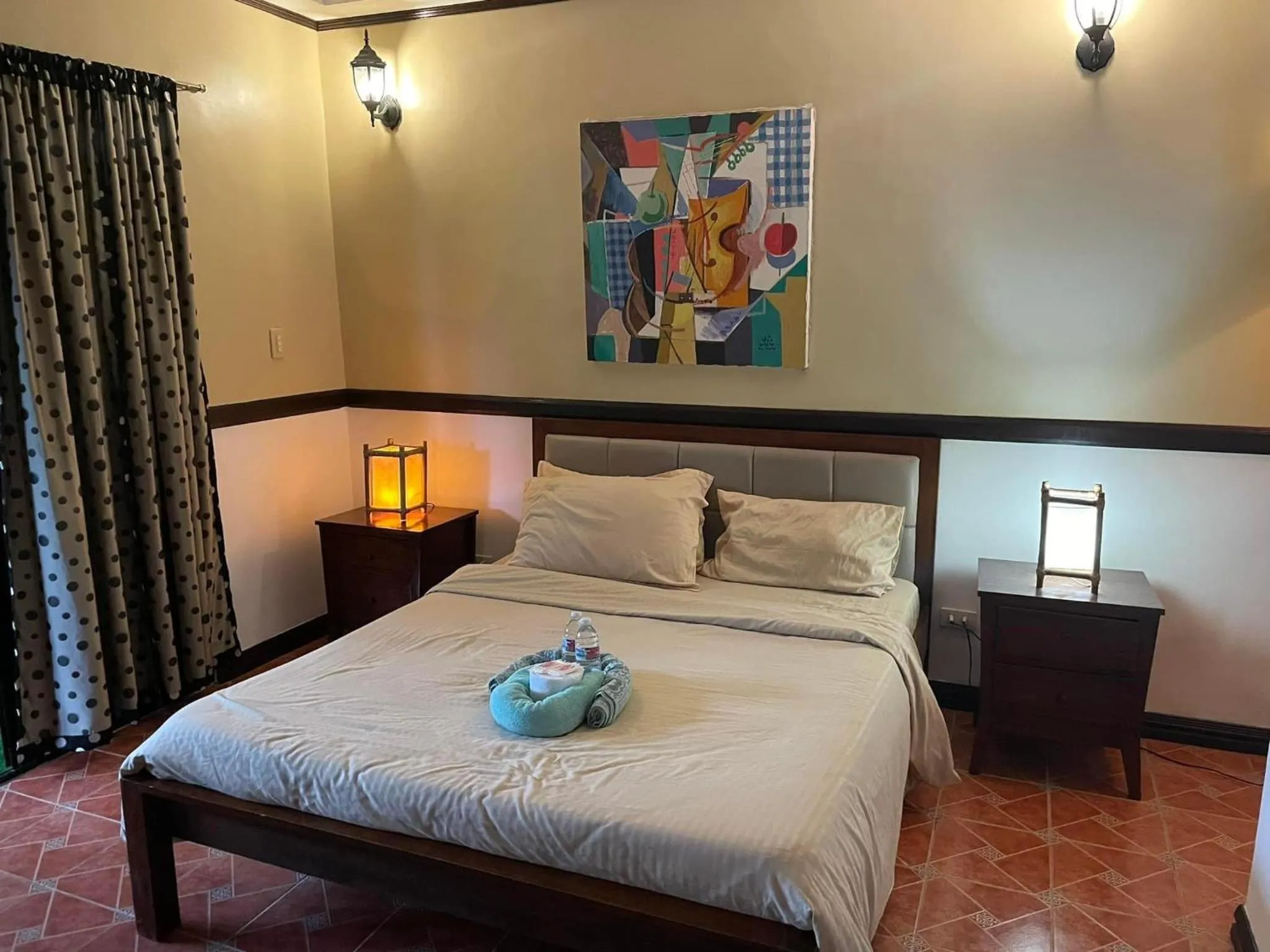 Bed in Big Apple Dive Resort