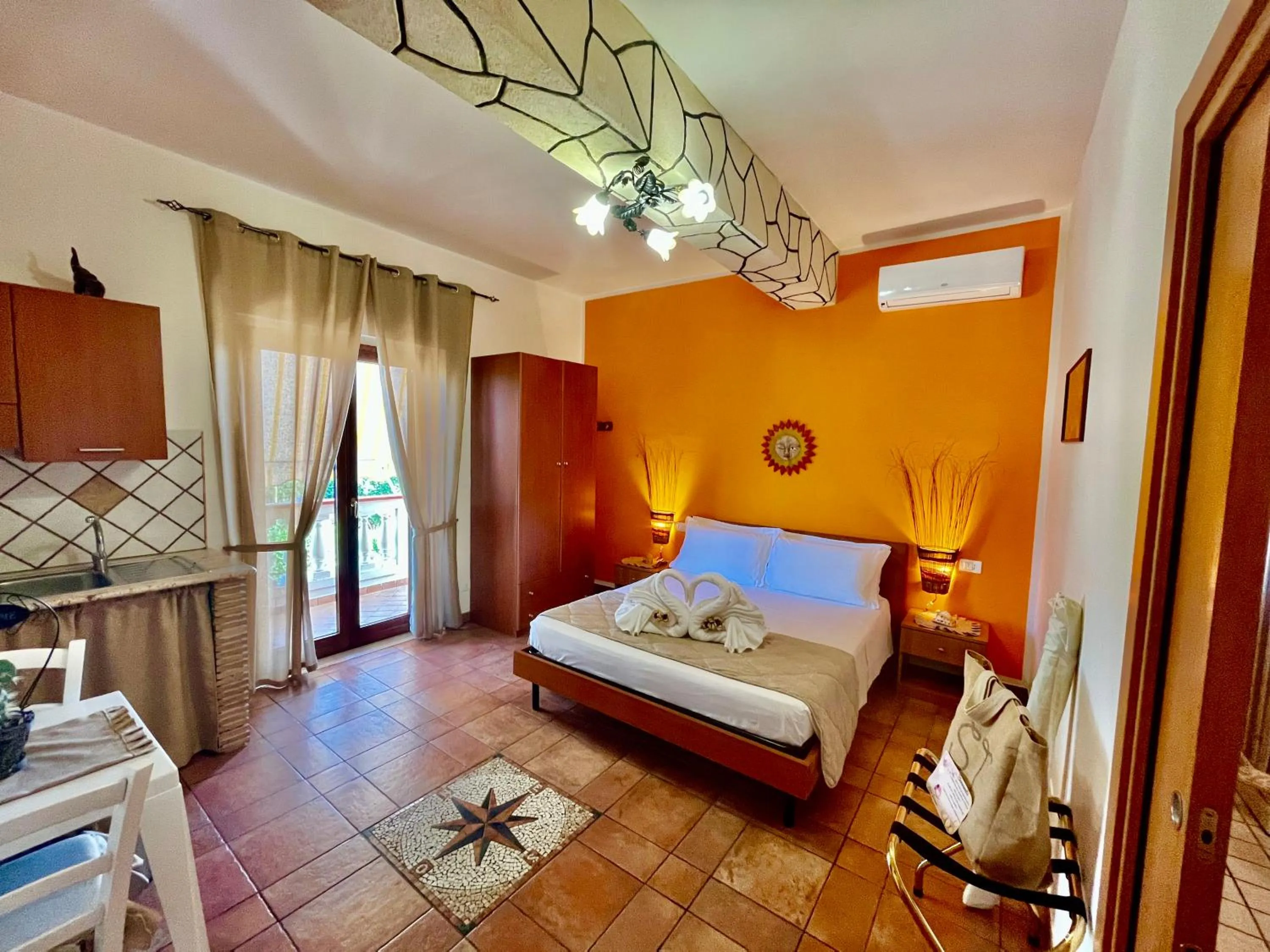 Photo of the whole room, Bed in Tropea Casa Scirocco