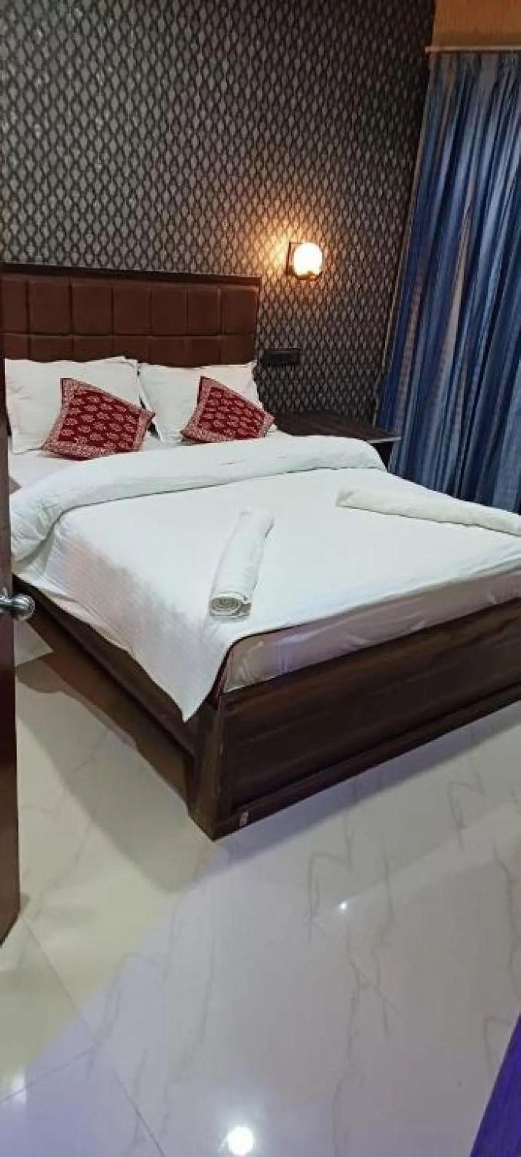 Bedroom, Bed in Blossom Spring