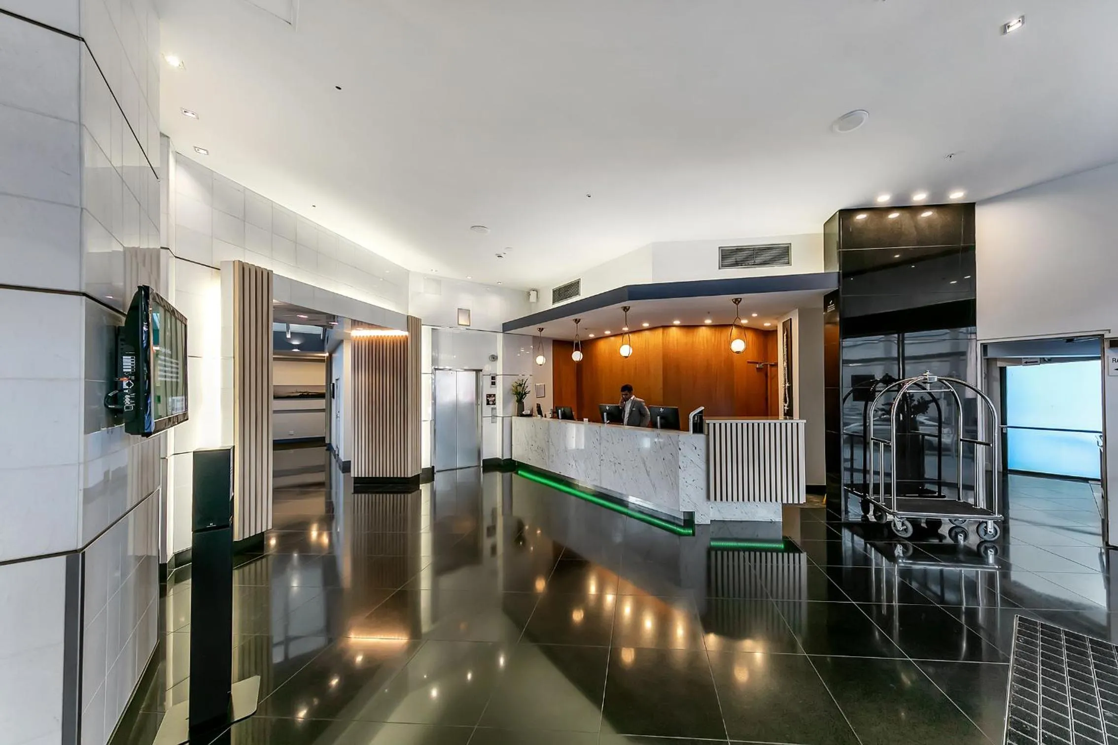 Lobby or reception in Exquisite Sun Soaked Corner Apartment
