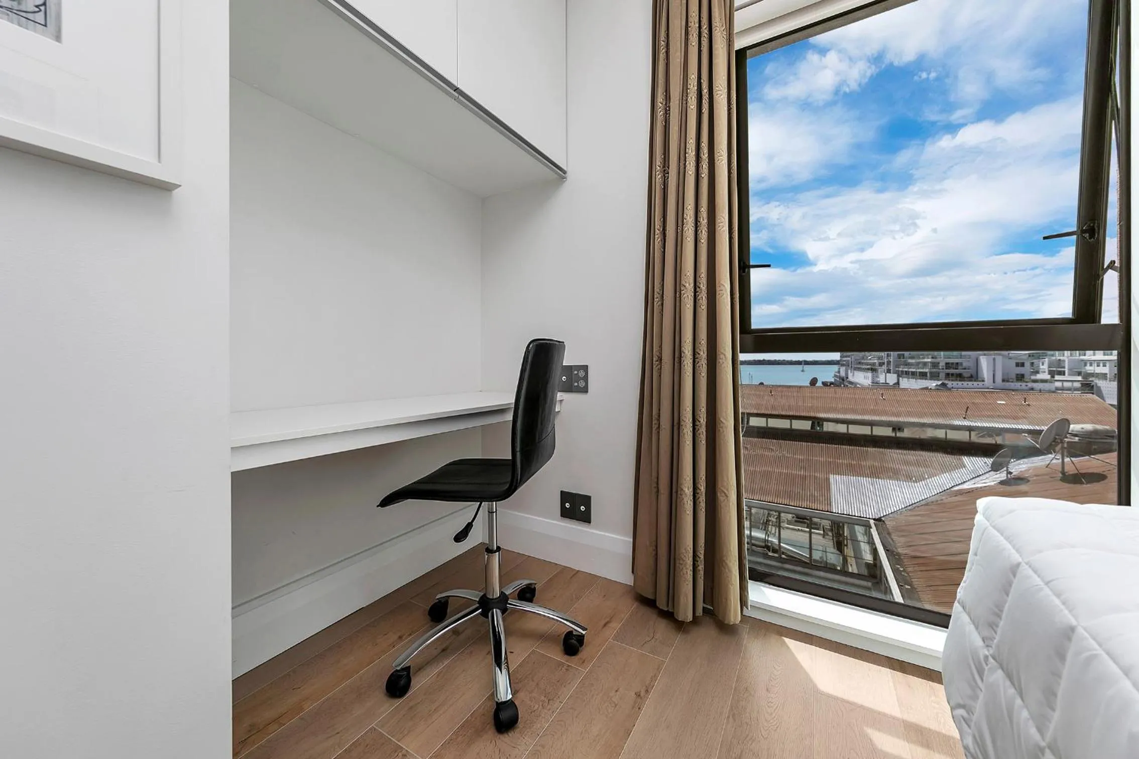 hair dresser in Exquisite Sun Soaked Corner Apartment