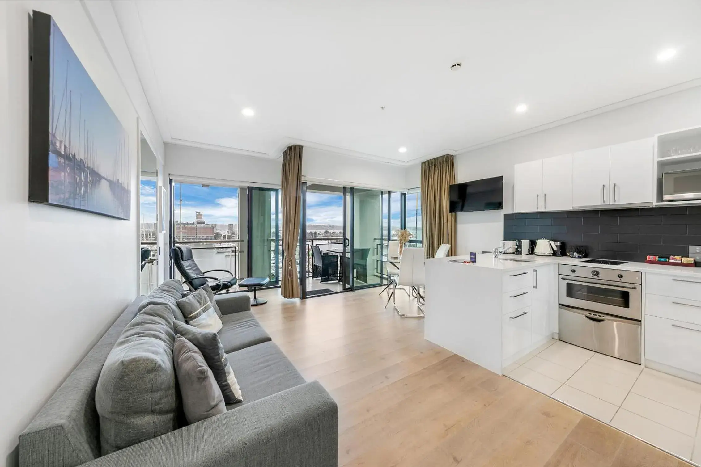 Exquisite Sun Soaked Corner Apartment Exquisite Sun Soaked Corner Apartment