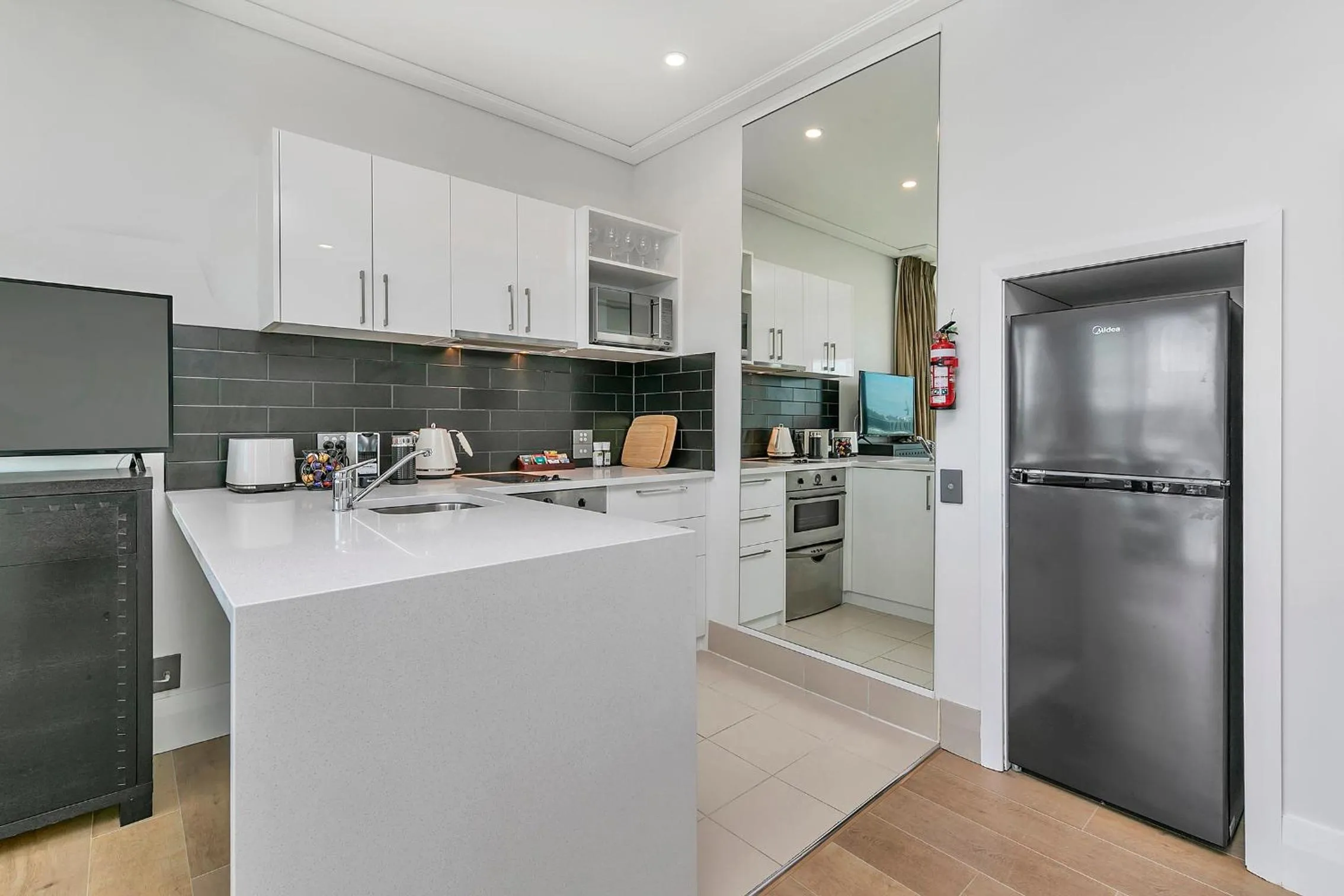 Coffee/tea facilities in Exquisite Sun Soaked Corner Apartment