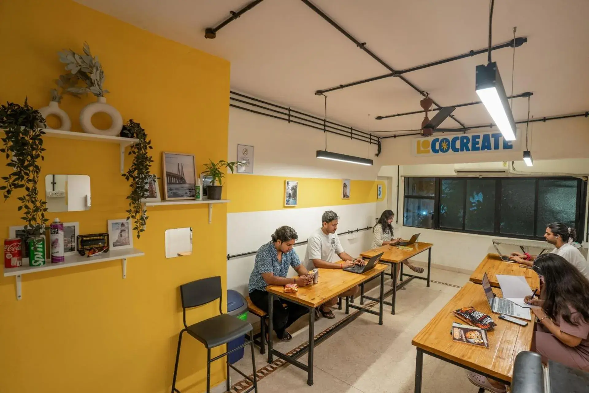 Restaurant/places to eat in Locomo Hostel Express - Stay Work Eat Restaurant/places to eat in Locomo Hostel Express - Stay Work Eat