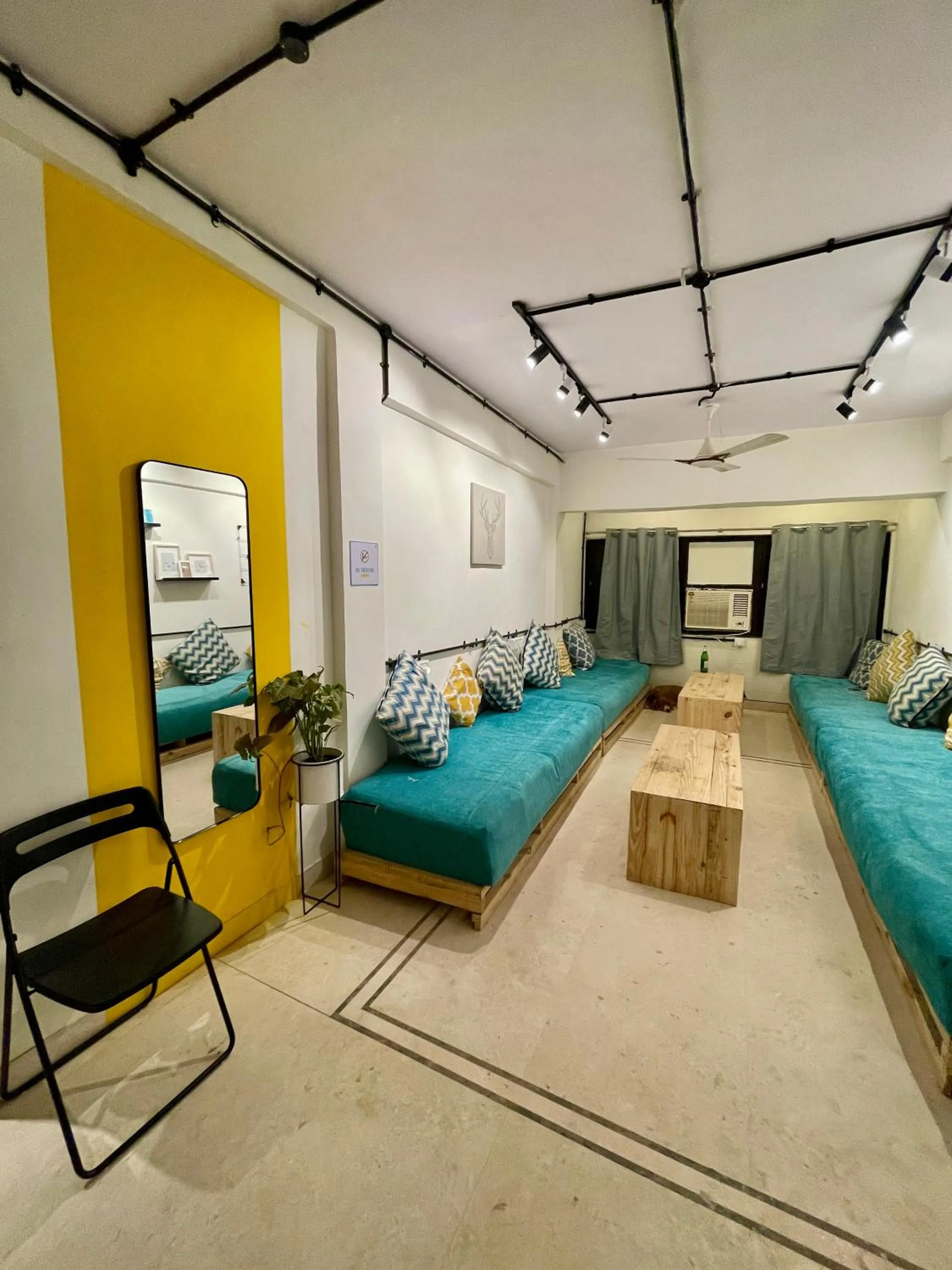 Communal lounge/ TV room in Locomo Hostel Express - Stay Work Eat