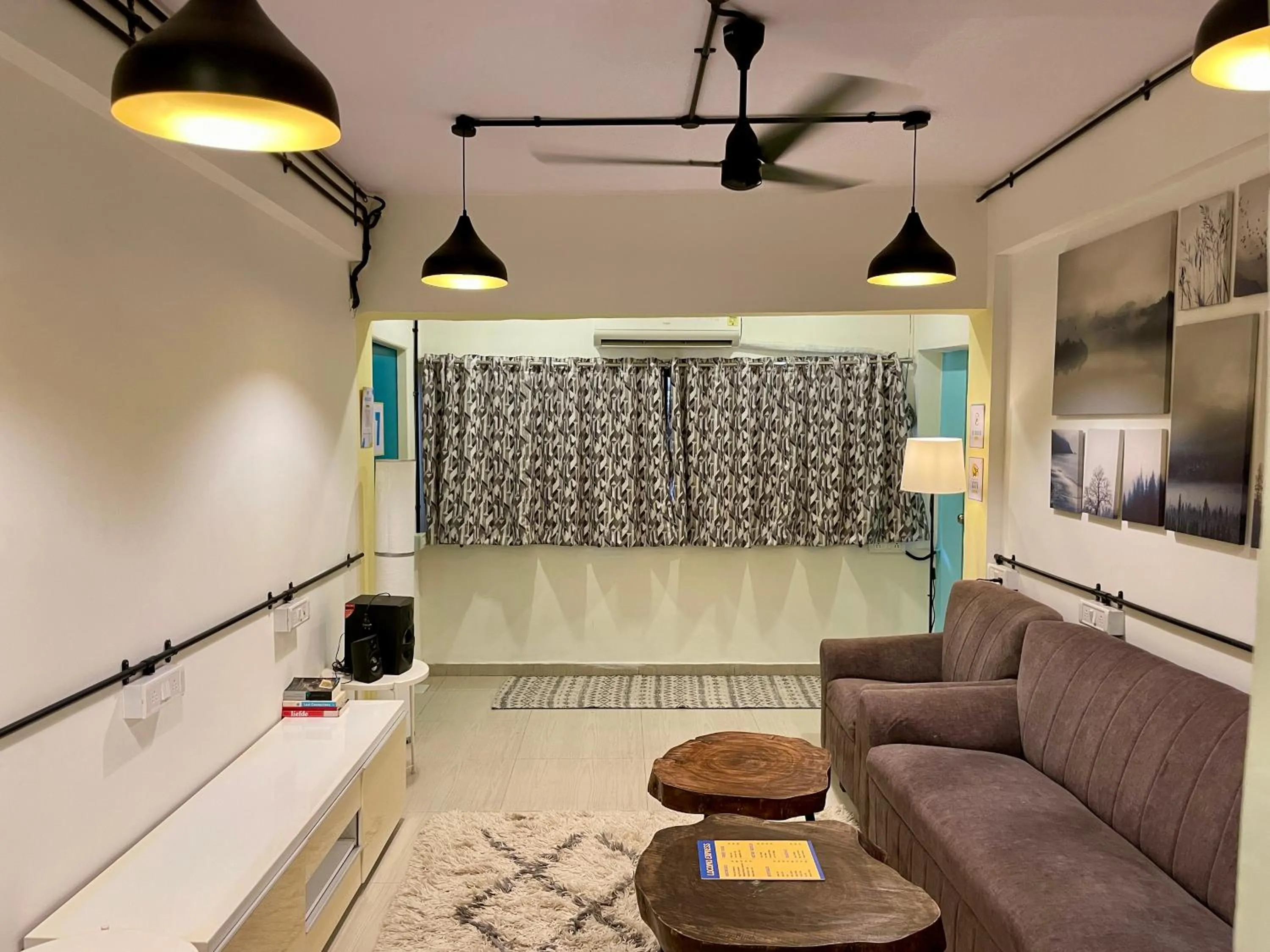 Lobby or reception in Locomo Hostel Express - Stay Work Eat