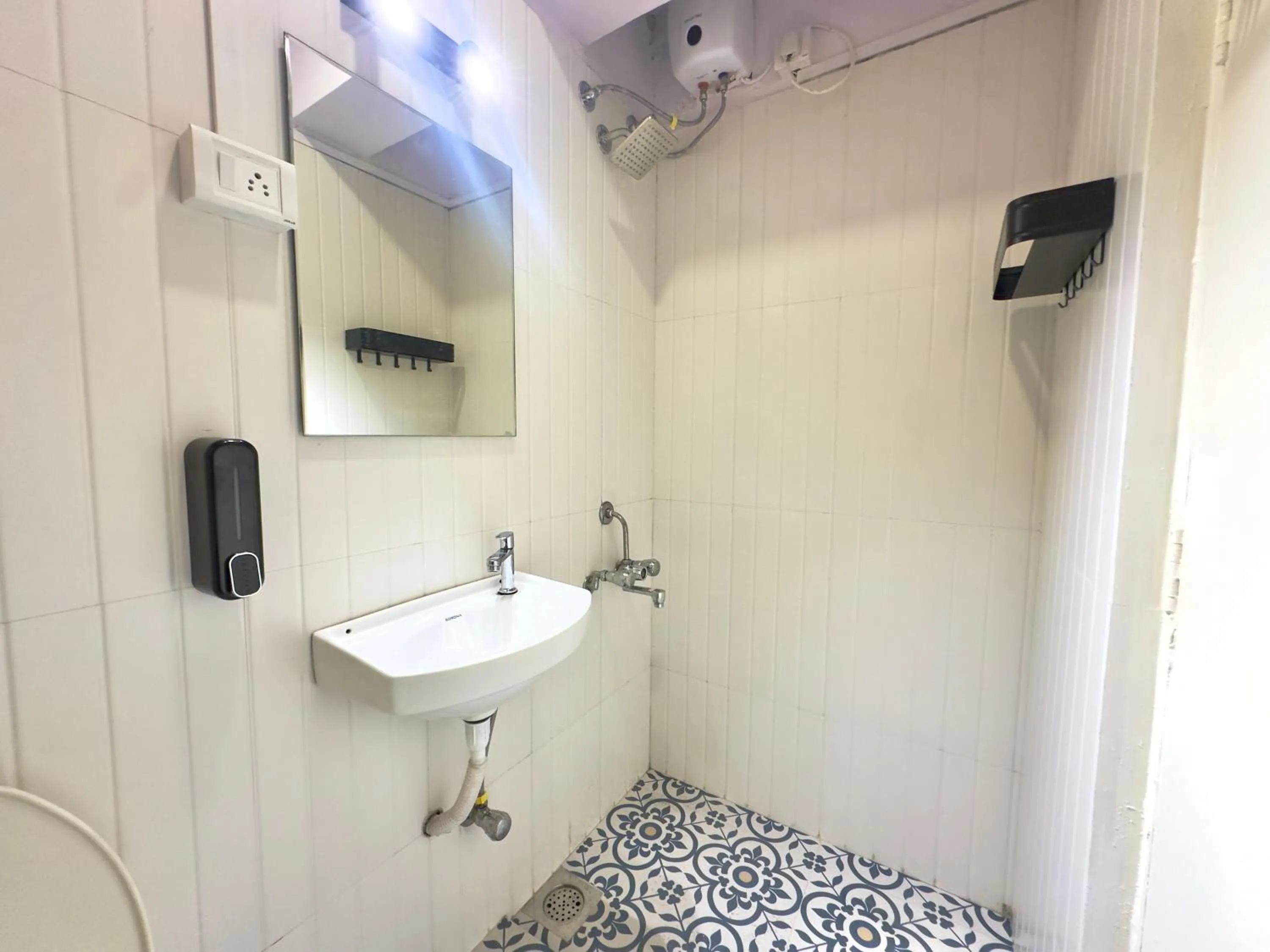 Shower in Locomo Hostel Express - Stay Work Eat