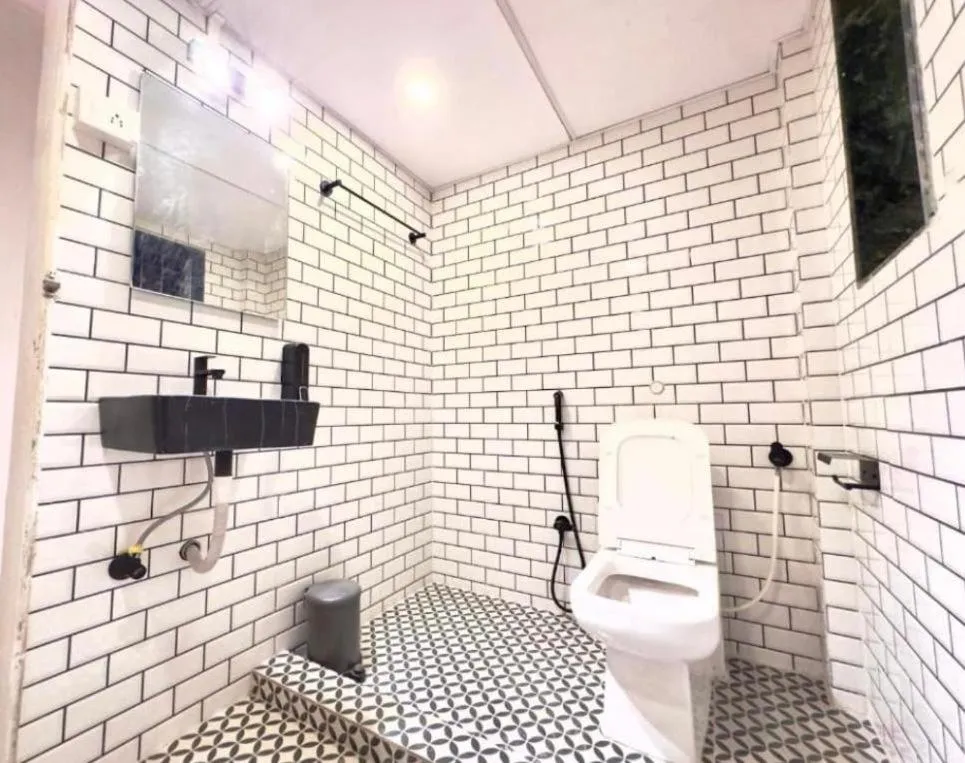 Bathroom in Locomo Hostel Express - Stay Work Eat