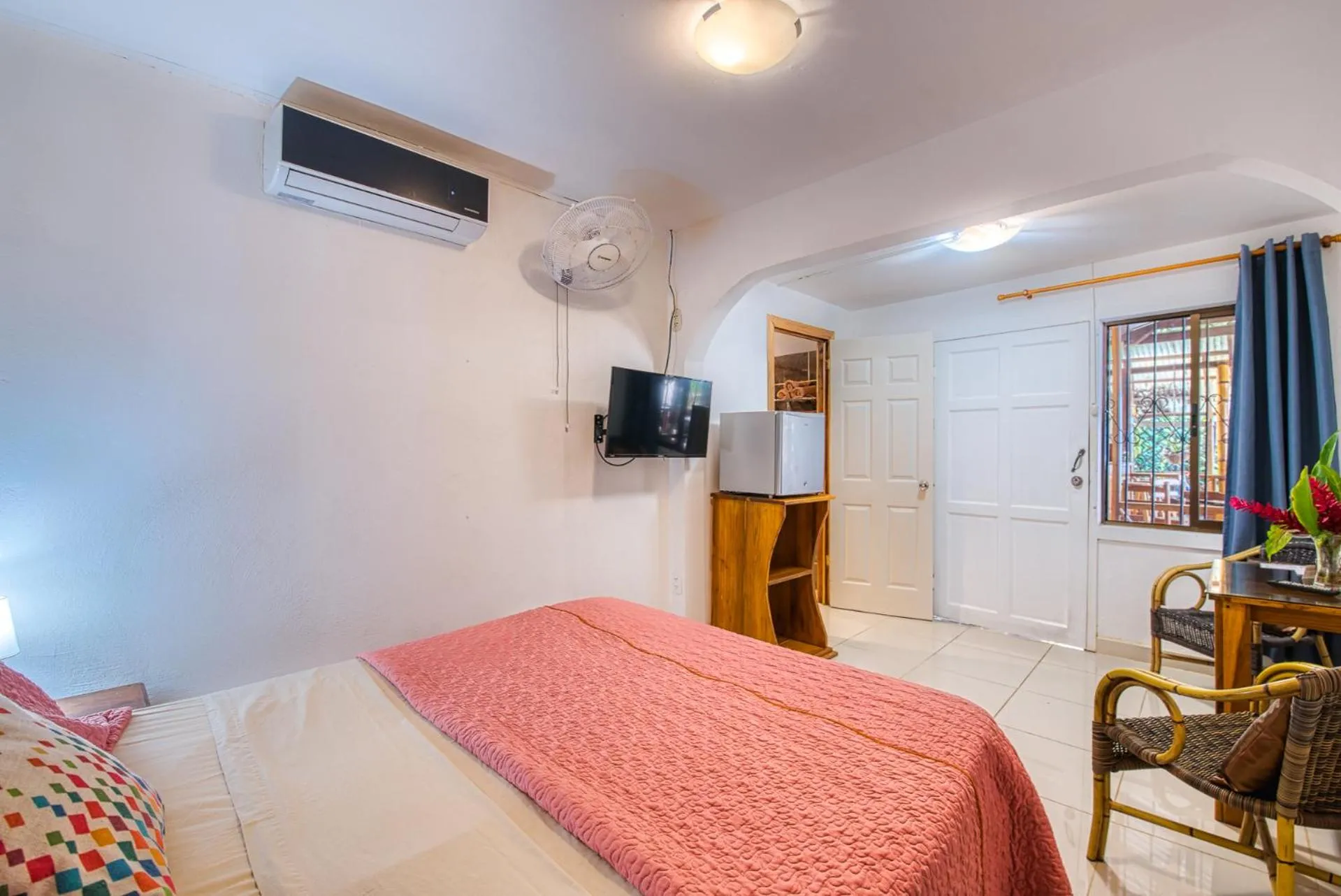 Other, Bed in Yucca Beachfront Hotel