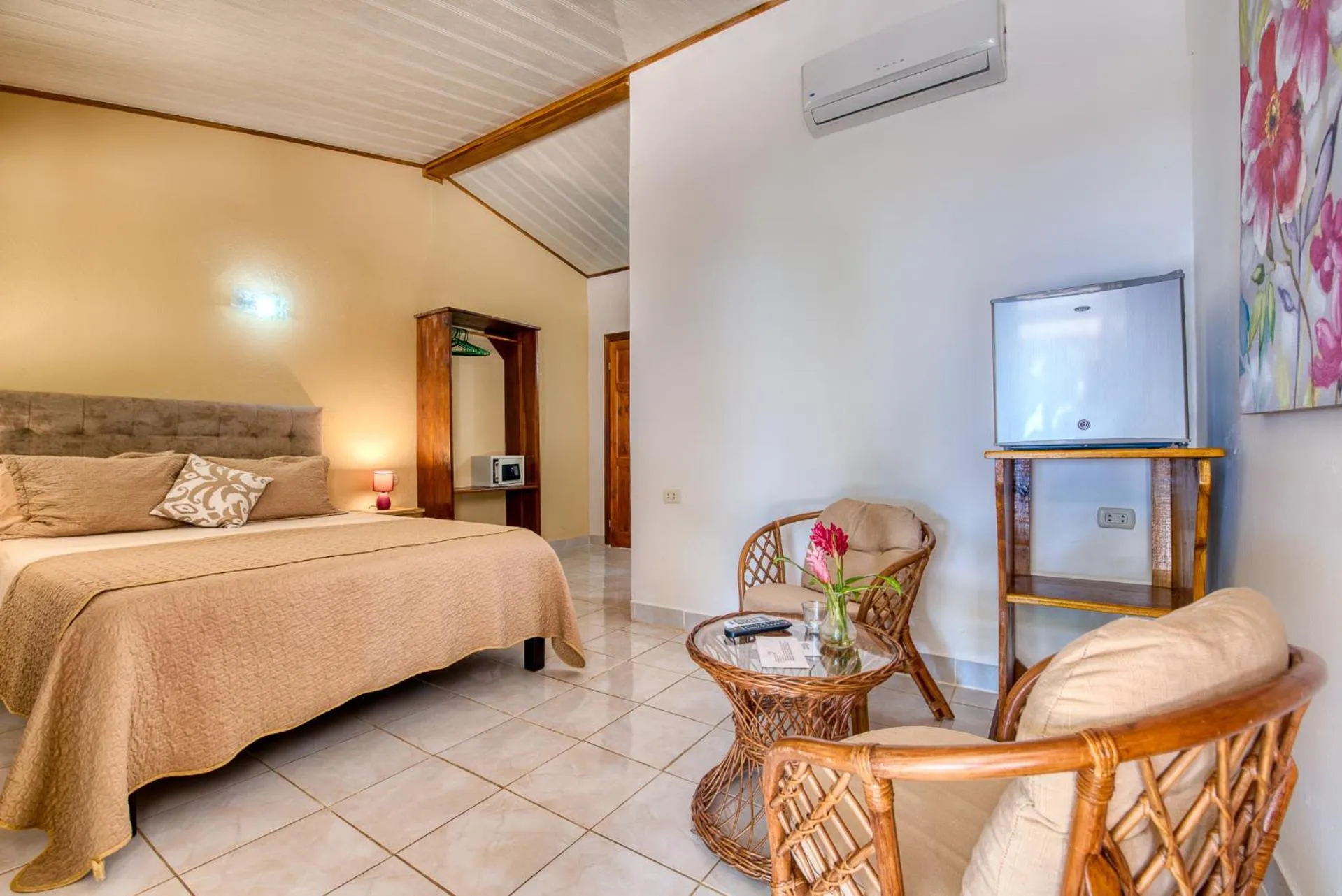 Other, Bed in Yucca Beachfront Hotel