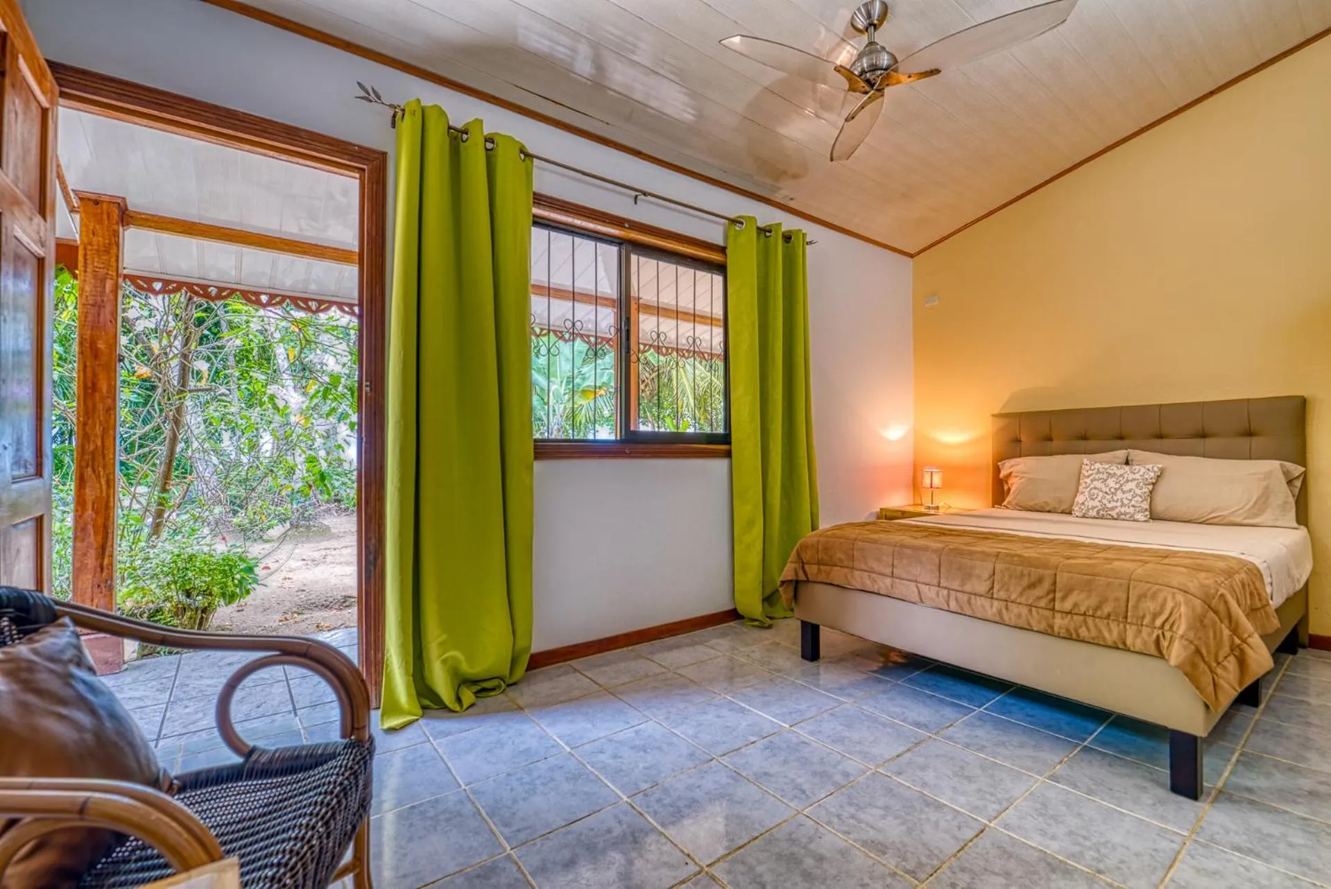 Sea view, Bed in Yucca Beachfront Hotel