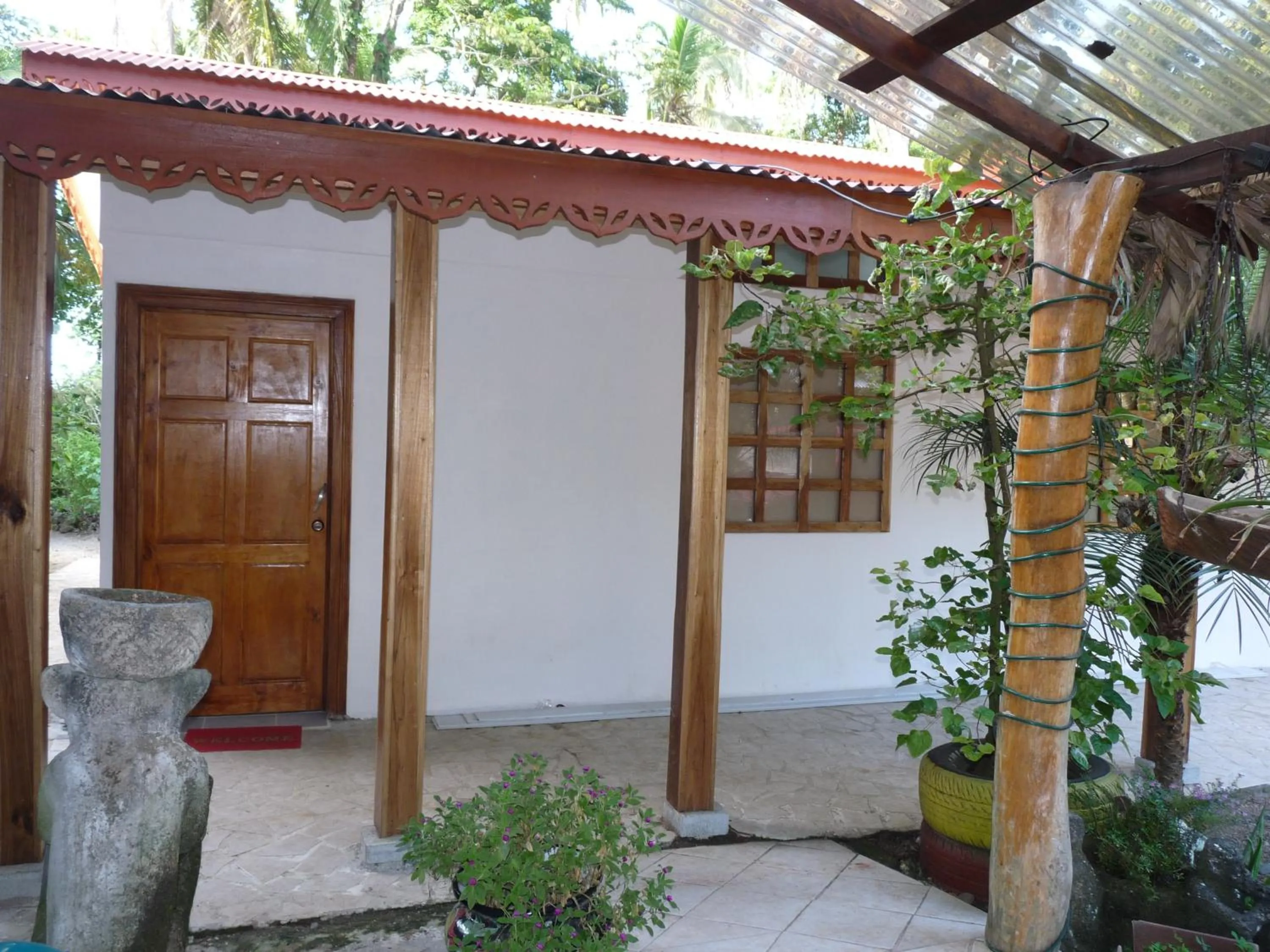 Facade/entrance in Yucca Beachfront Hotel