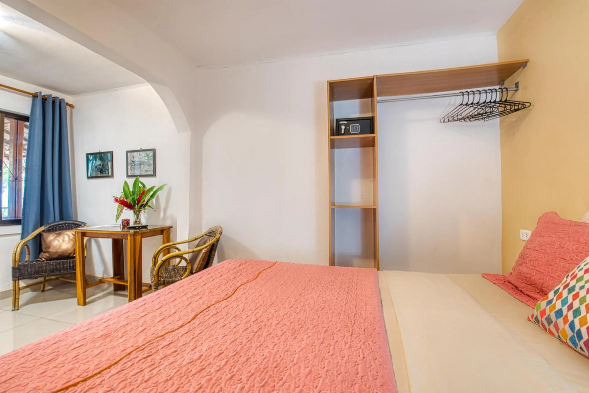 Small Double with AC/No Oceanview in Yucca Beachfront Hotel