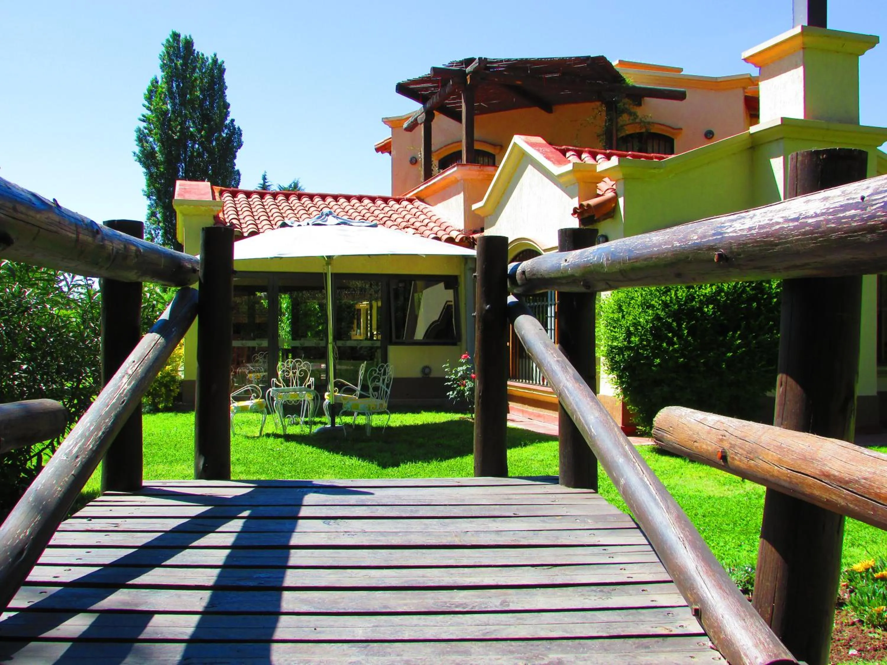 Garden in Pilgrim's Rest - Descanso del Peregrino