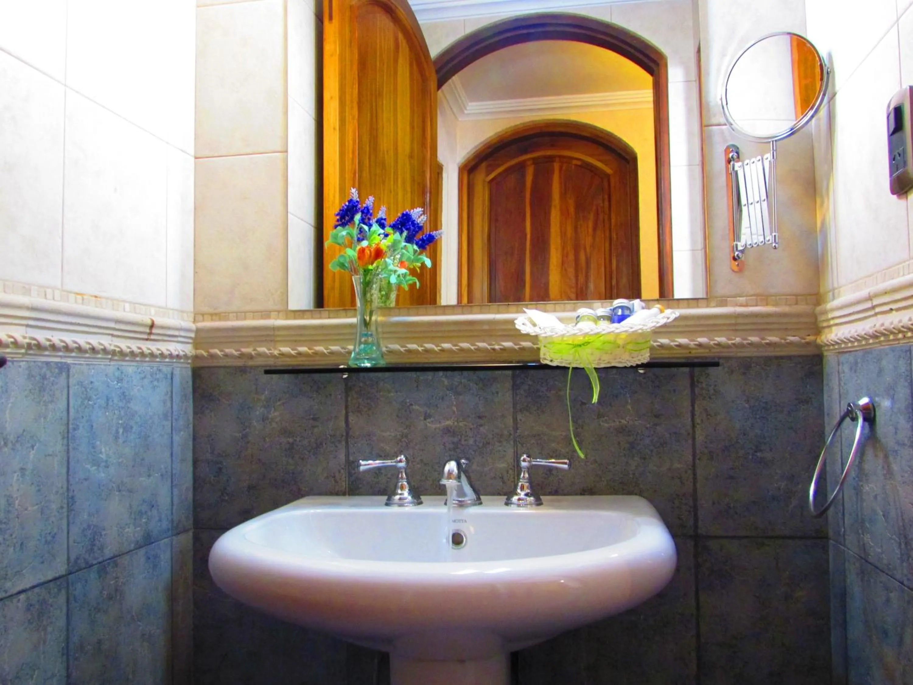 Bathroom in Pilgrim's Rest - Descanso del Peregrino
