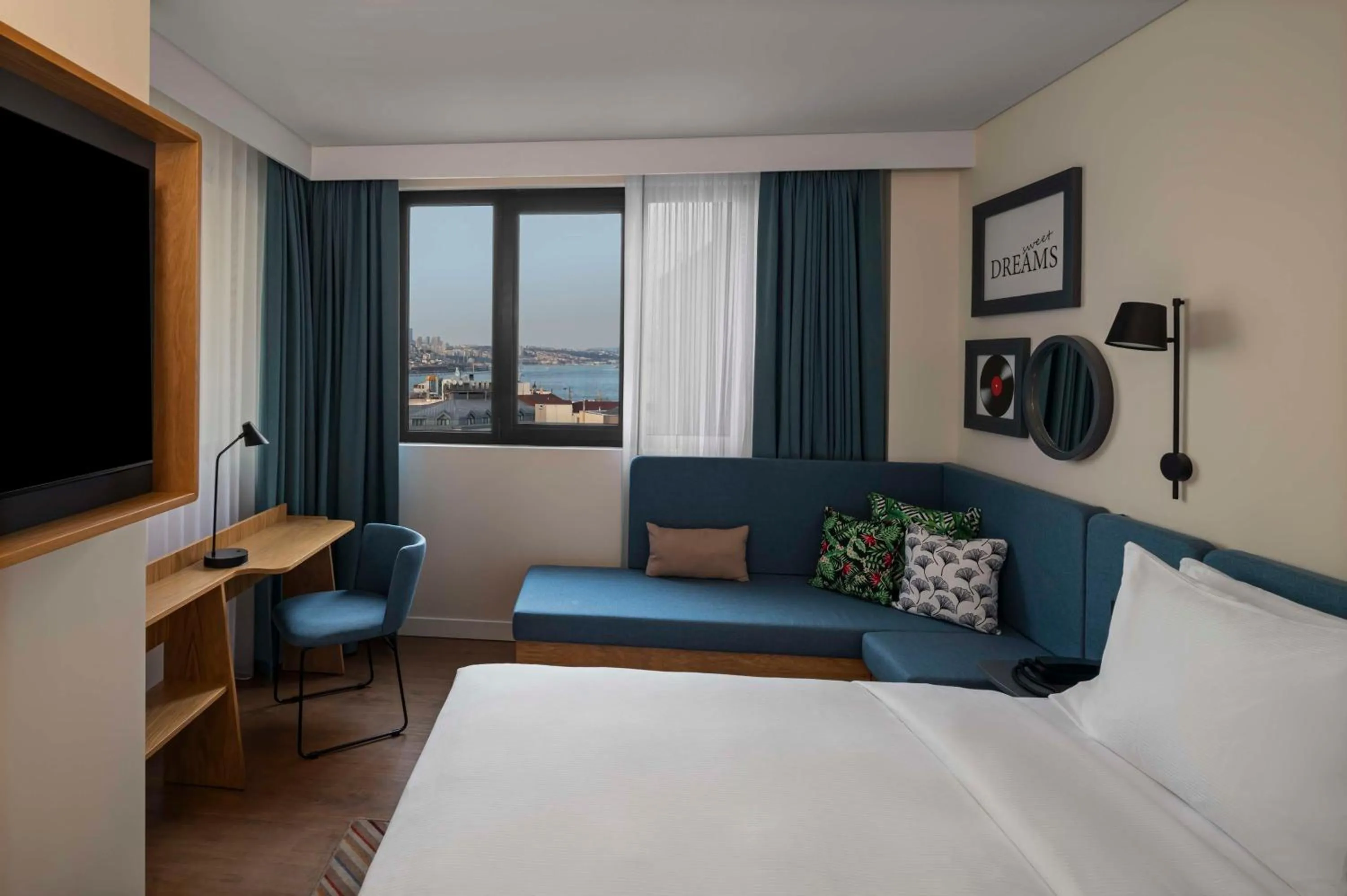 Bedroom, Bed in Hampton By Hilton Istanbul Sirkeci