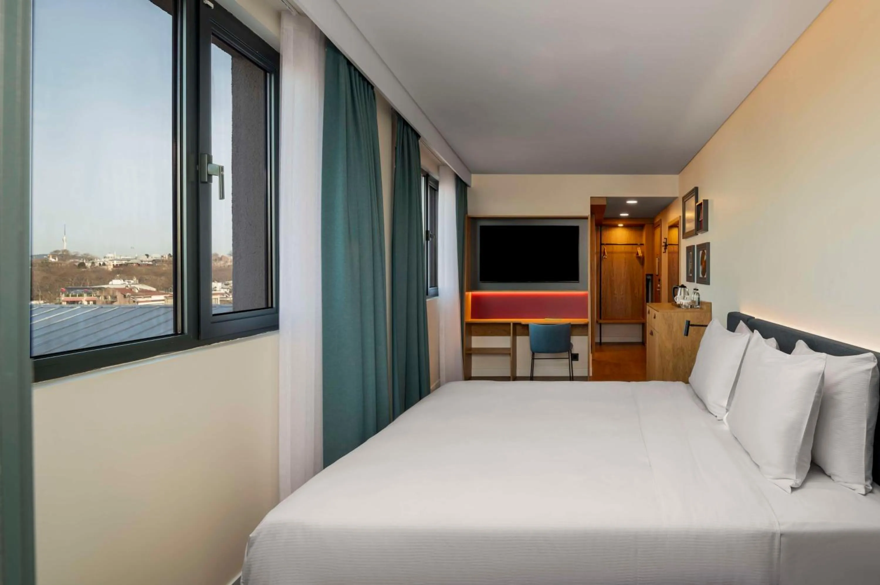 Bedroom, Bed in Hampton By Hilton Istanbul Sirkeci