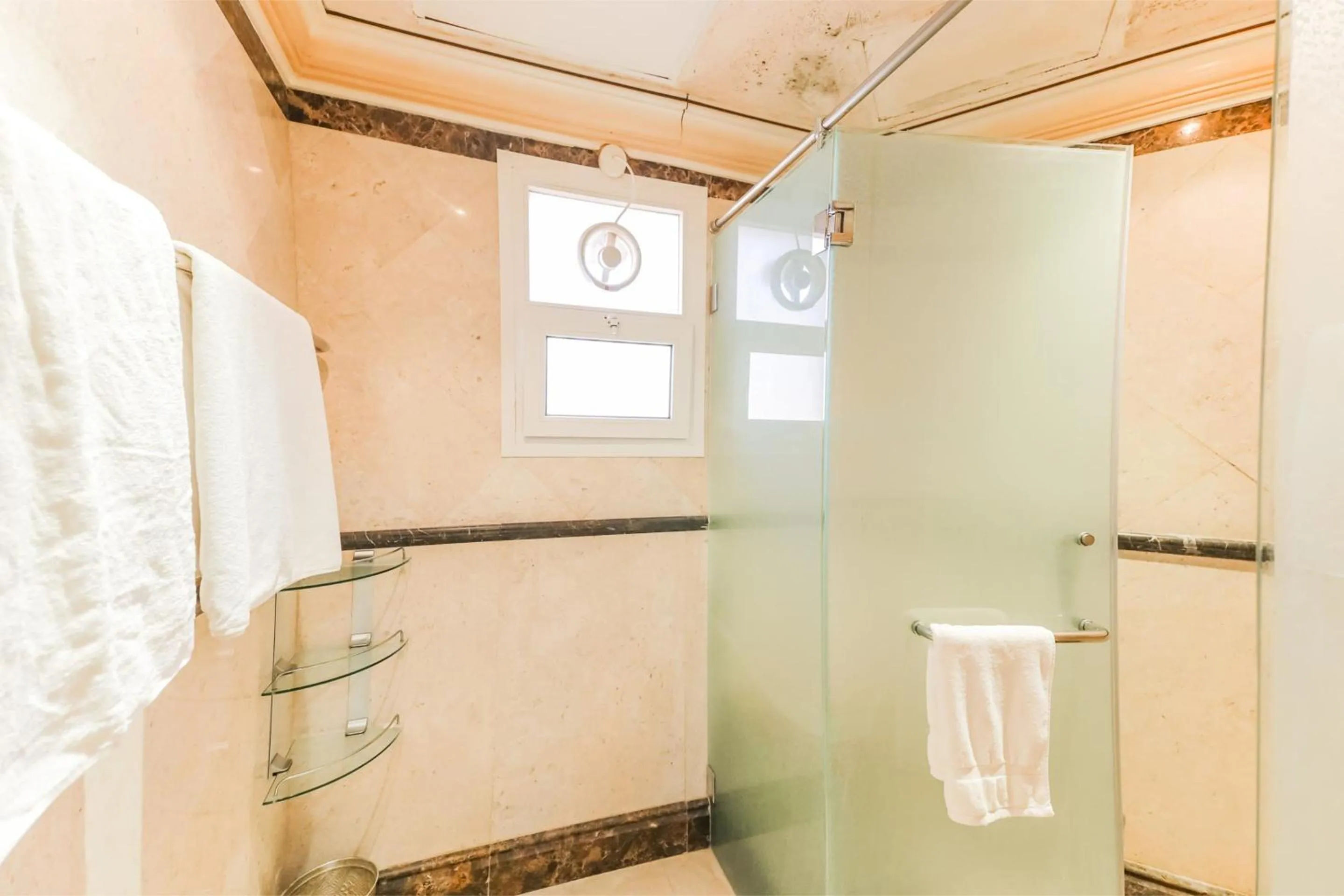 Bathroom in OYO 154 Bait AL Marmar Hotel