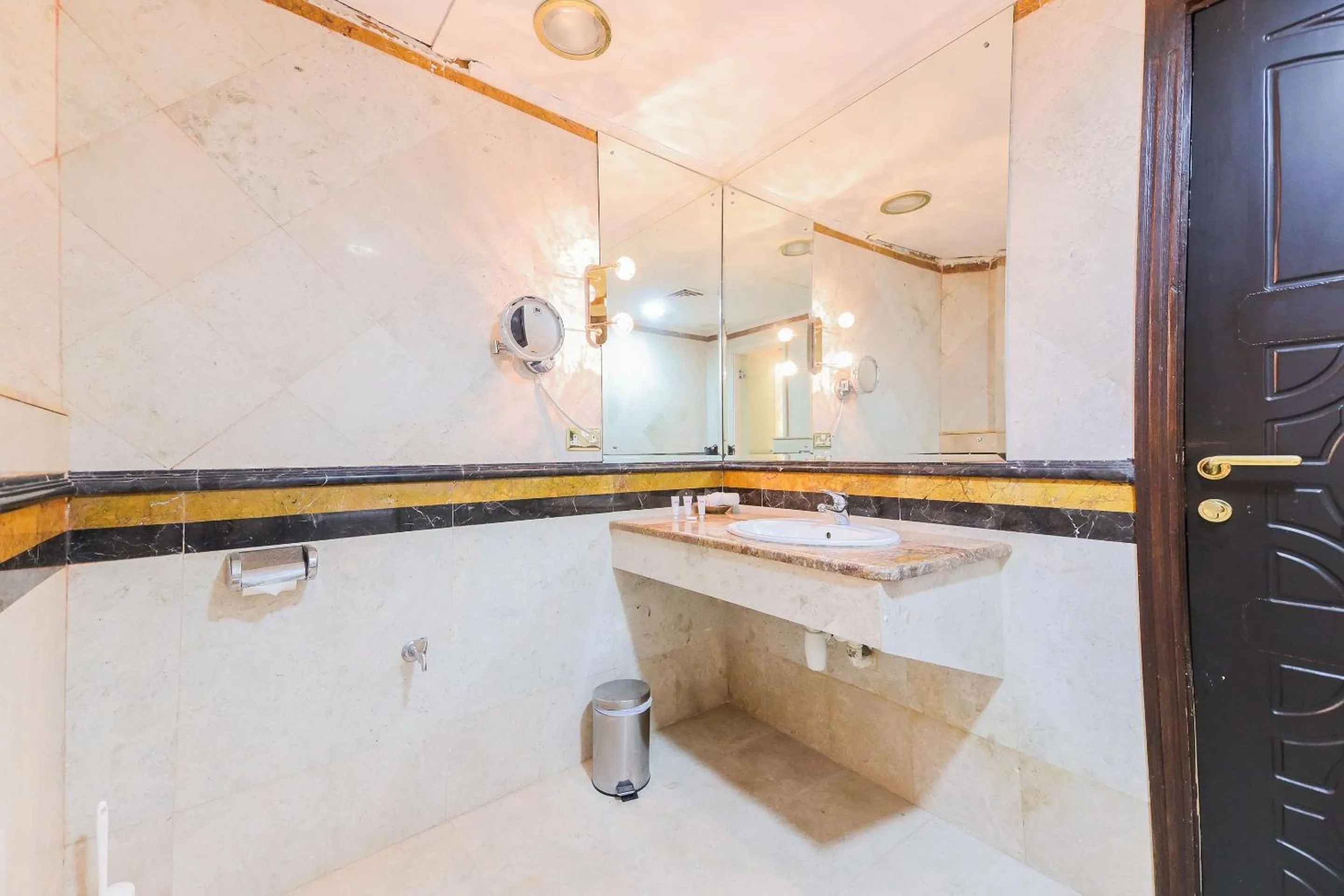 Bathroom in OYO 154 Bait AL Marmar Hotel