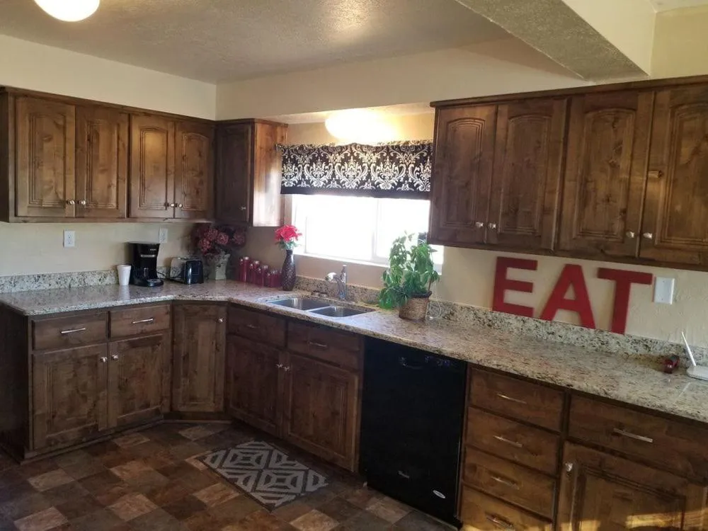 Kitchen/Kitchenette in Bryce Valley Lodging