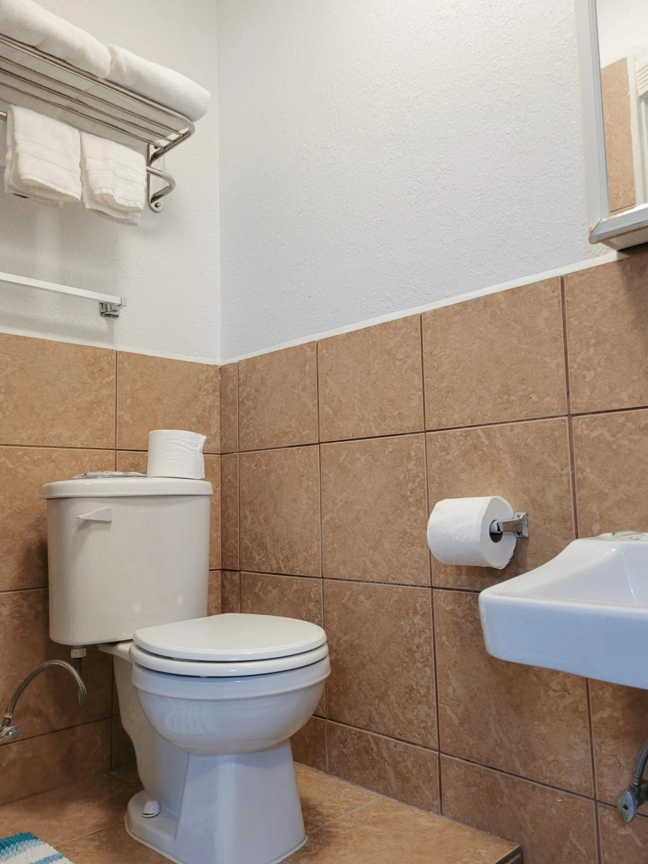 Bathroom in Orange Village Hostel