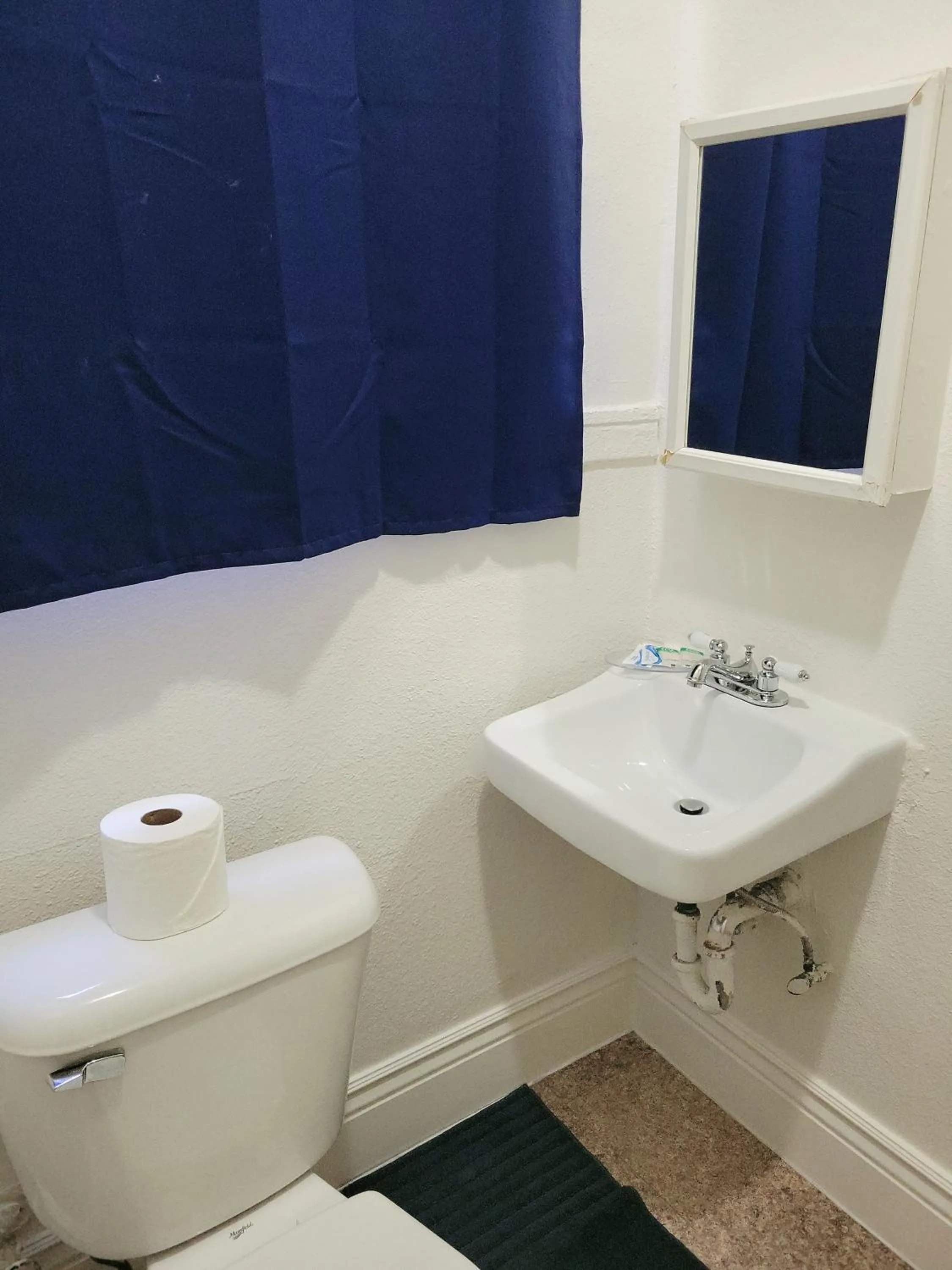 Toilet in Orange Village Hostel