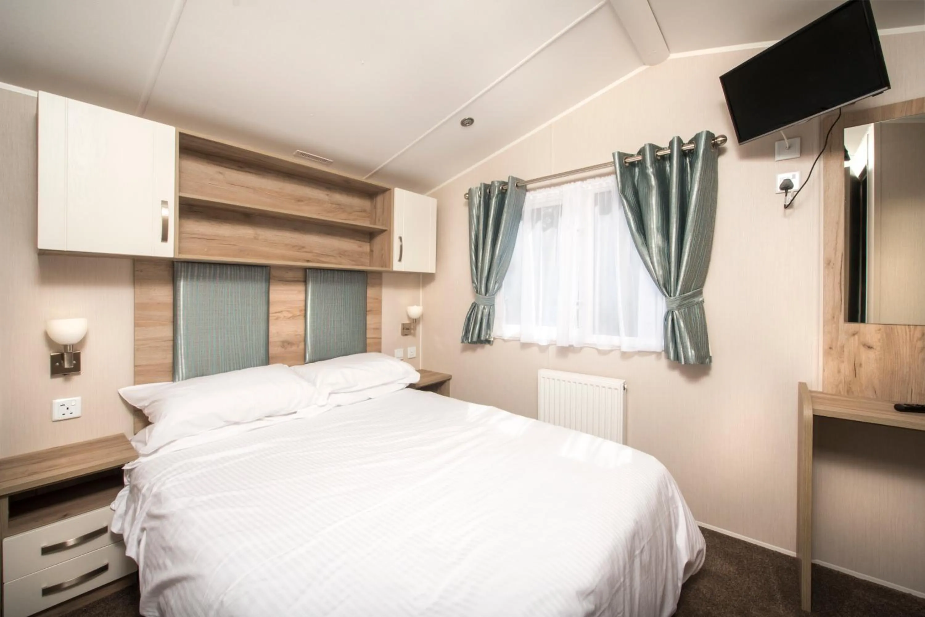 Bedroom, Bed in Killigarth Manor Holiday Park