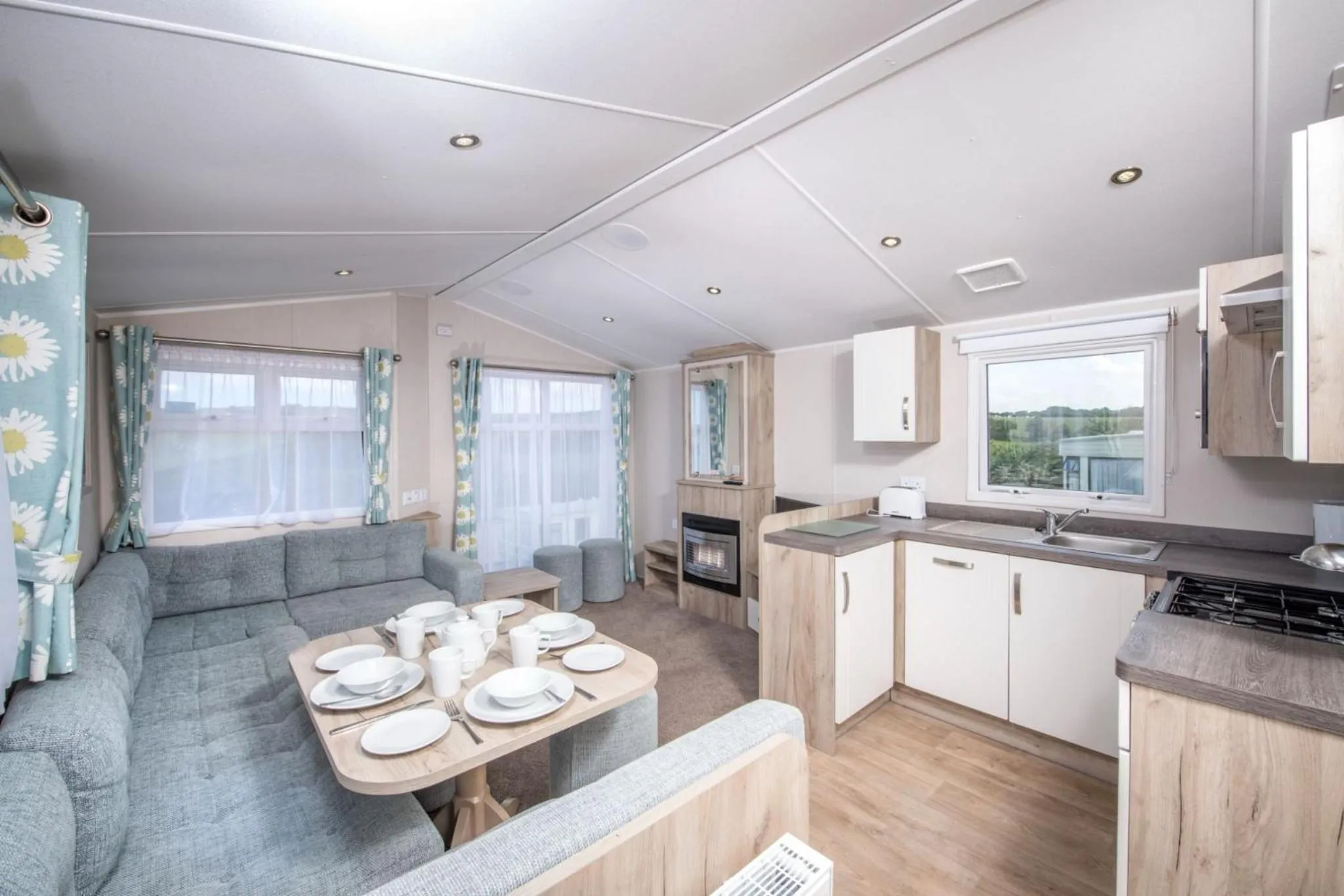 Kitchen or kitchenette in Killigarth Manor Holiday Park