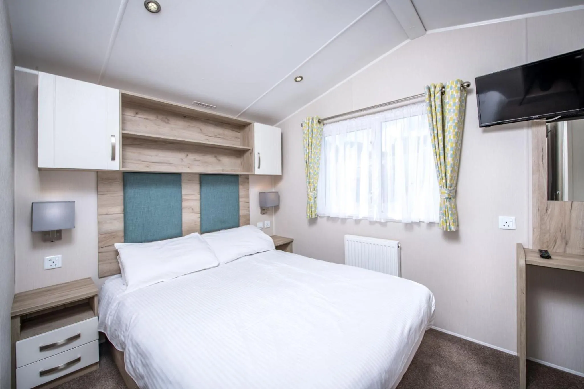 Bedroom, Bed in Killigarth Manor Holiday Park
