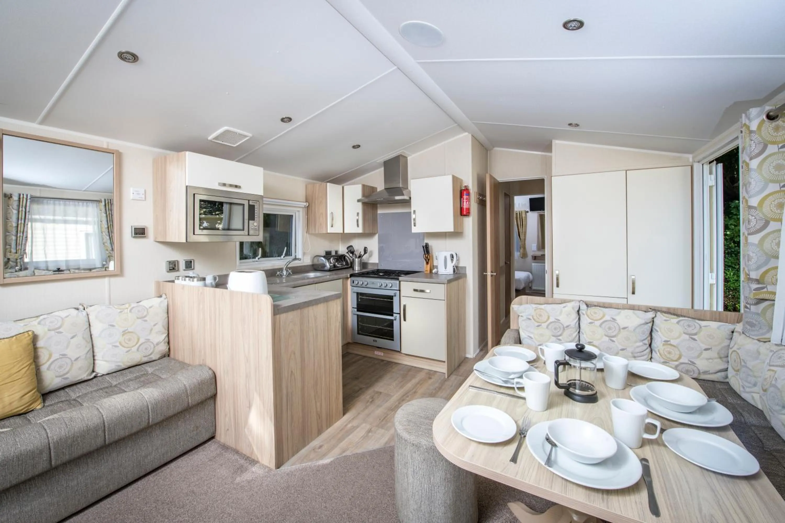 Kitchen or kitchenette in Killigarth Manor Holiday Park