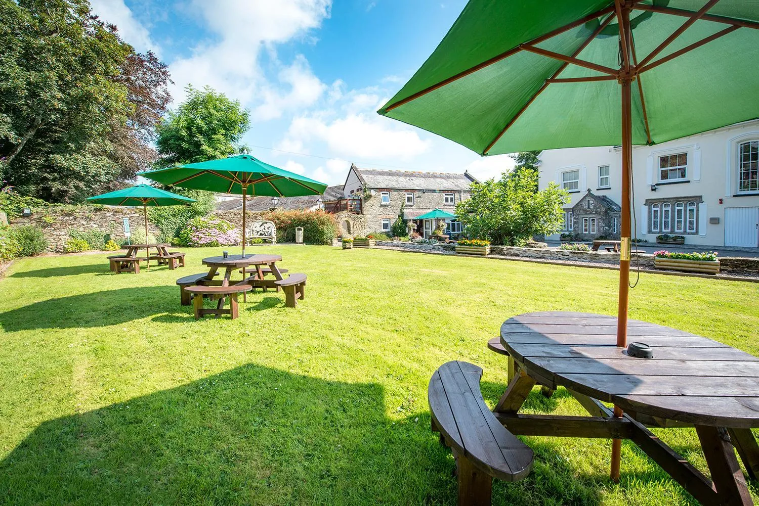 Property building in Killigarth Manor Holiday Park