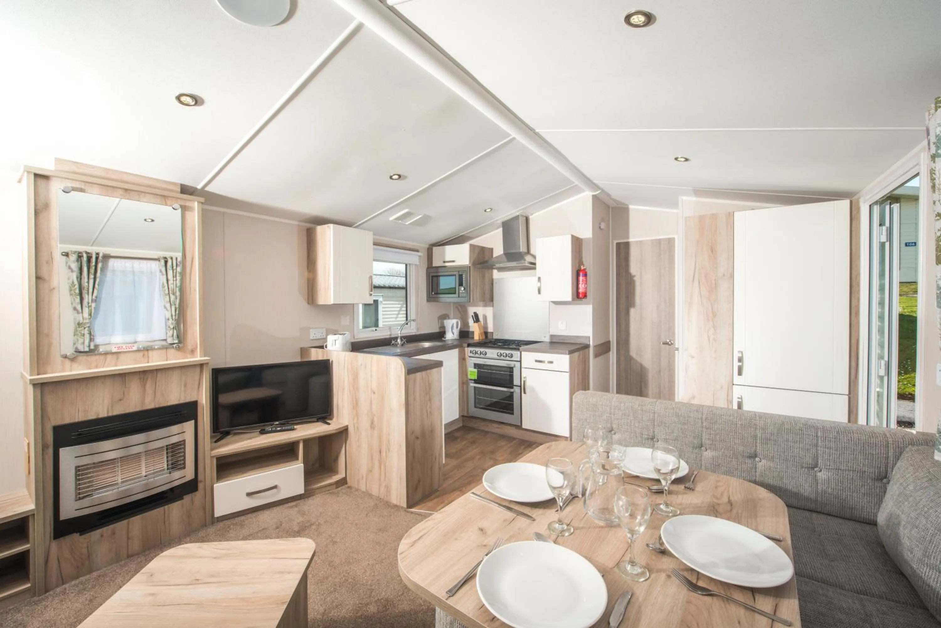 Kitchen or kitchenette in Killigarth Manor Holiday Park
