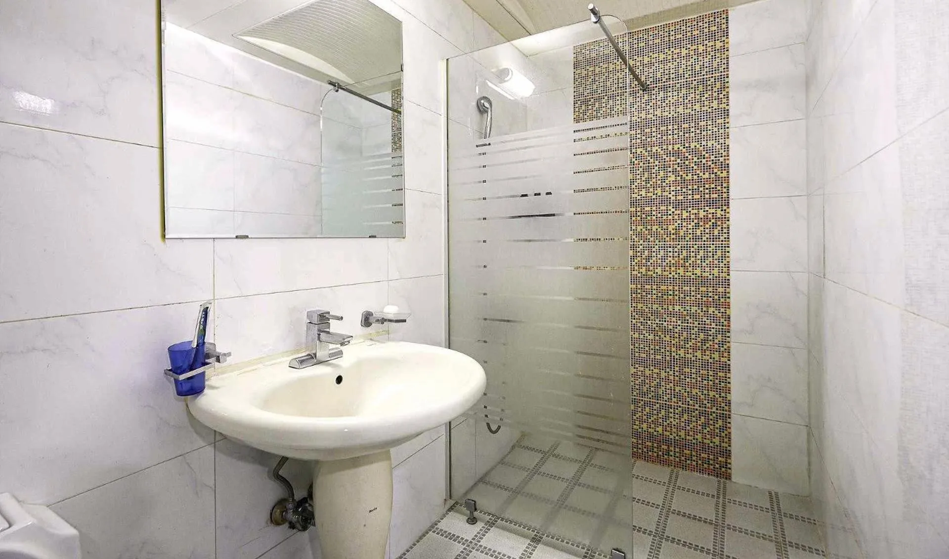 Toilet in Motel Lamant