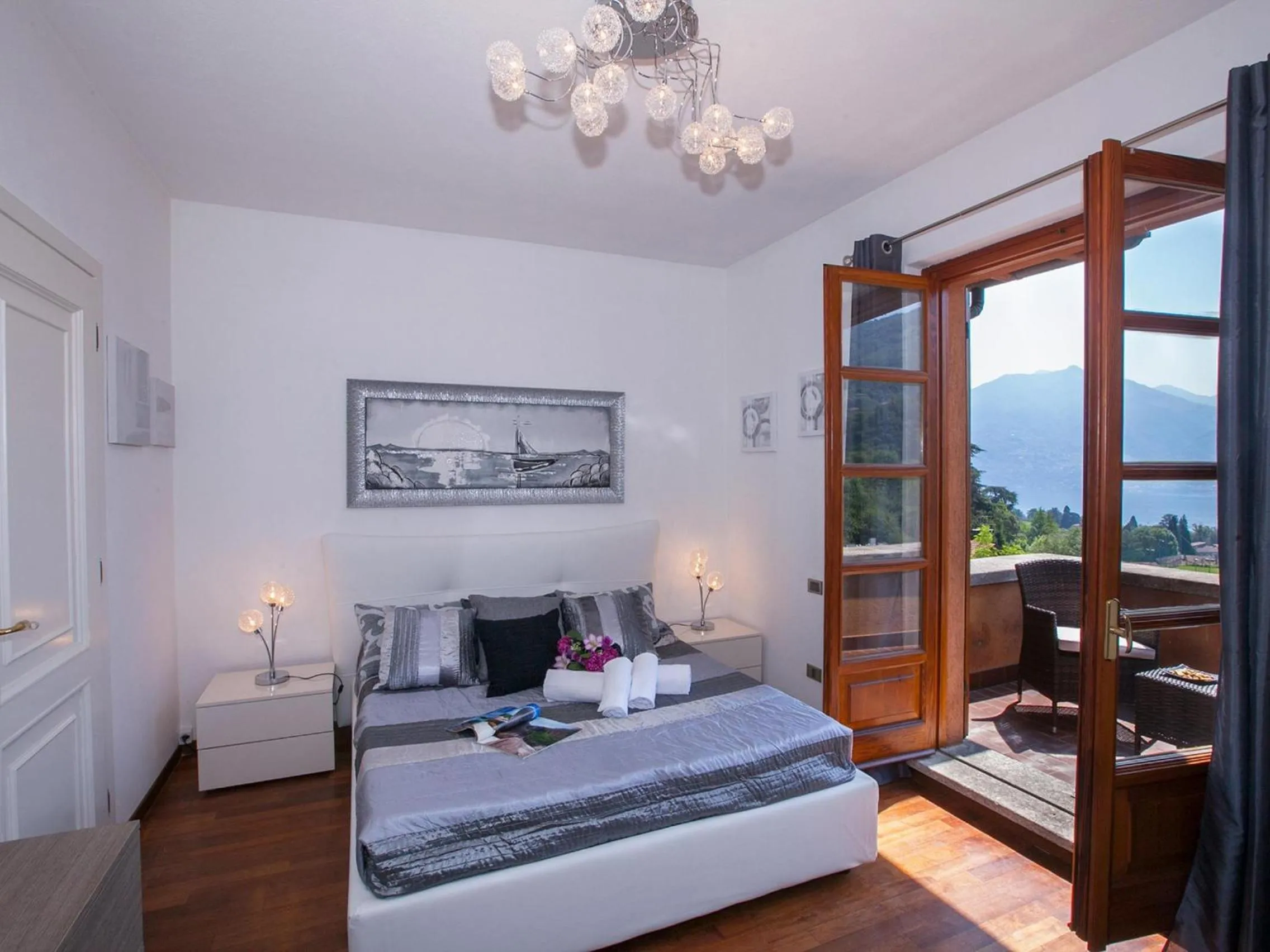 Bedroom, Bed in Villa Lakecomo - Ritrovo