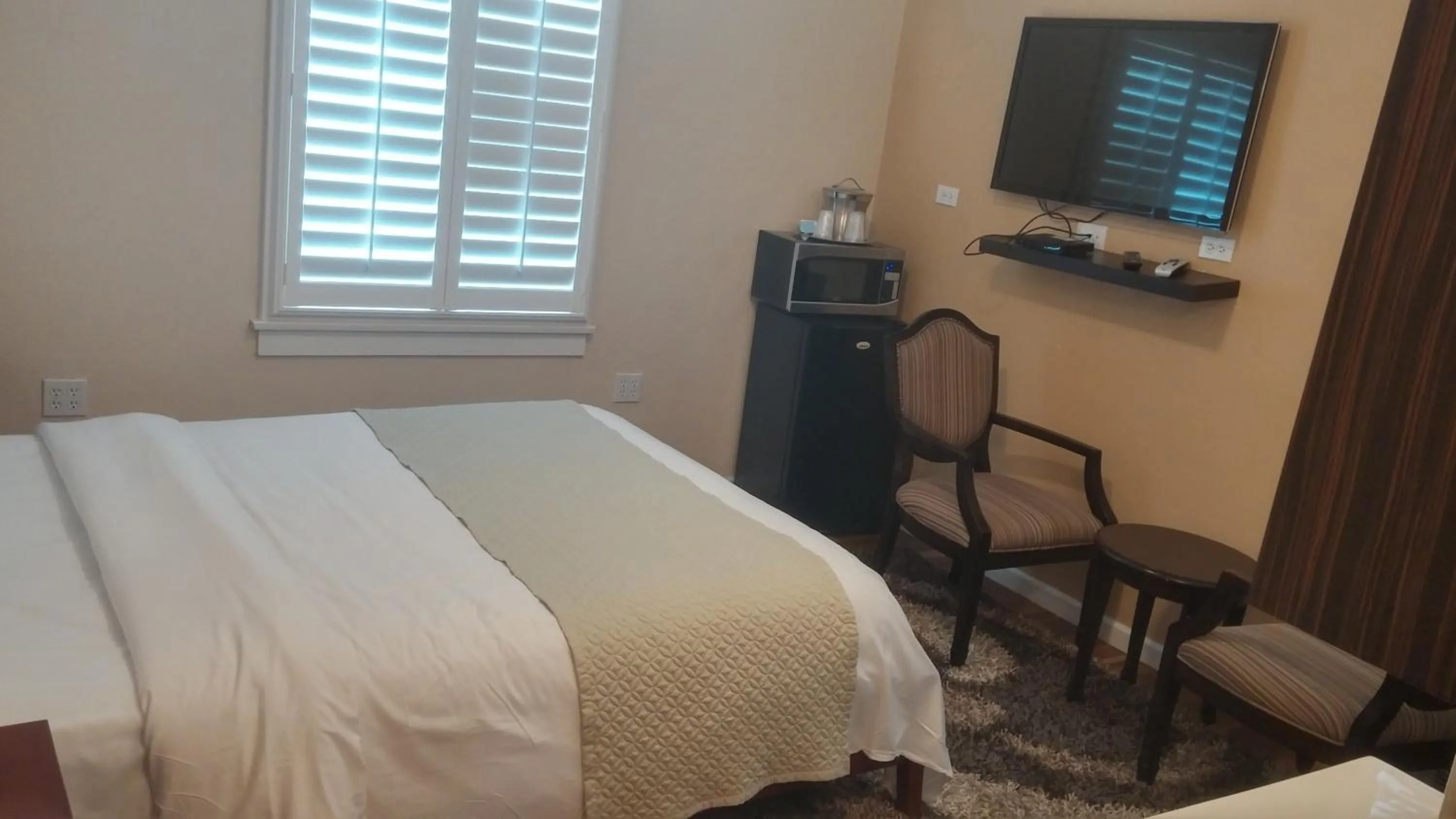 Bedroom, Bed in Rio Vista Inn & Suites Santa Cruz