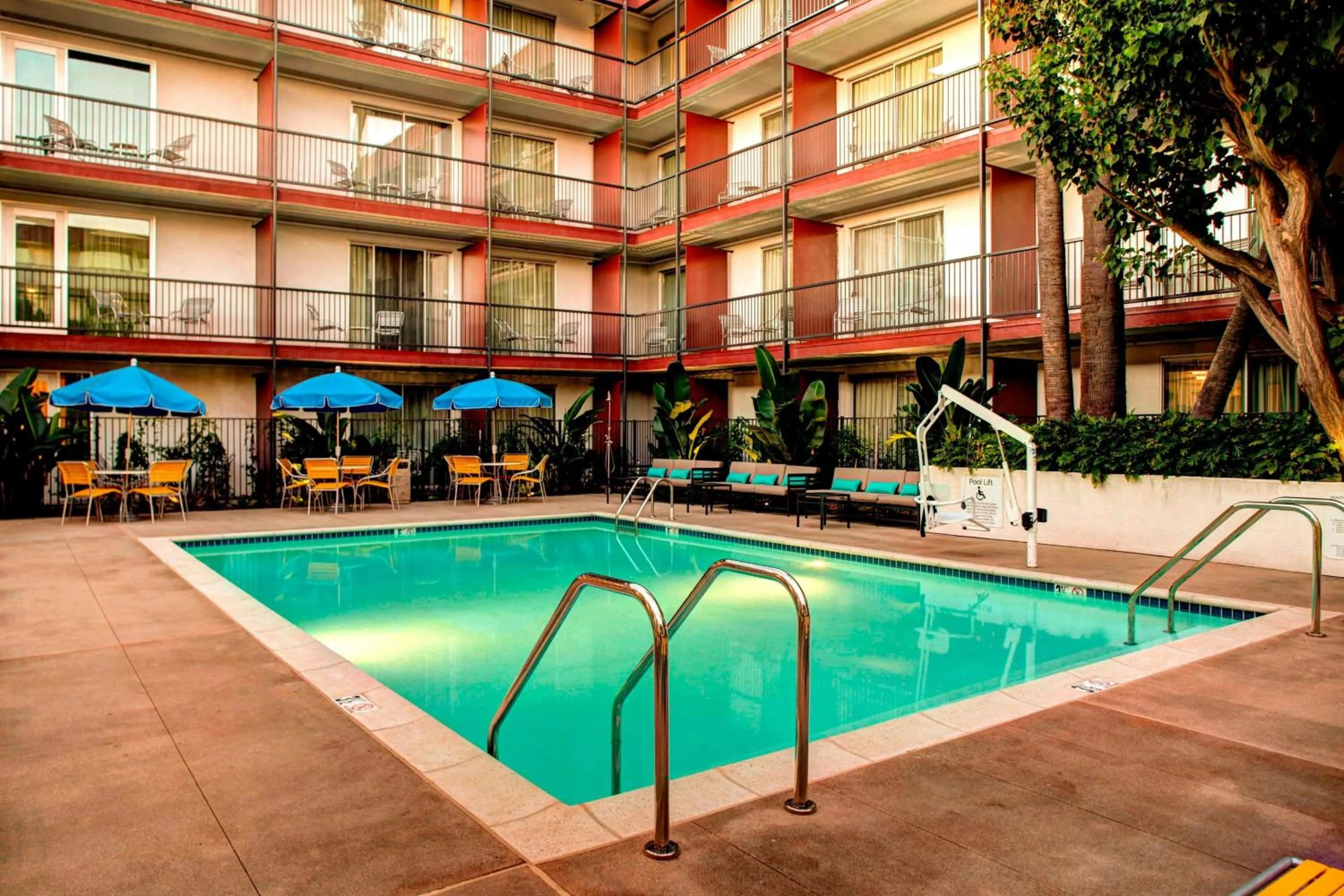 Swimming pool in Fairfield Inn & Suites by Marriott Los Angeles LAX/El Segundo