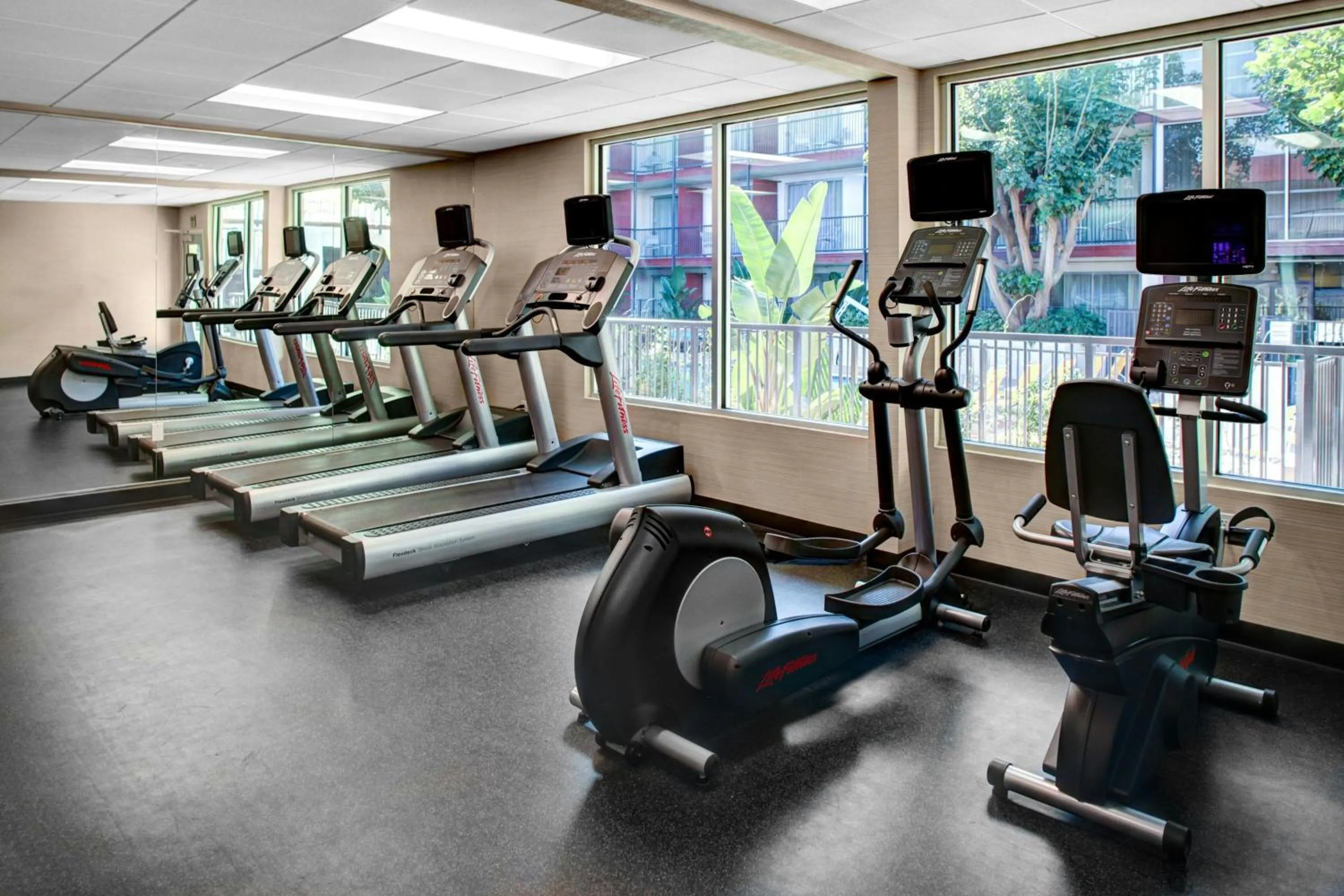 Fitness centre/facilities in Fairfield Inn & Suites by Marriott Los Angeles LAX/El Segundo