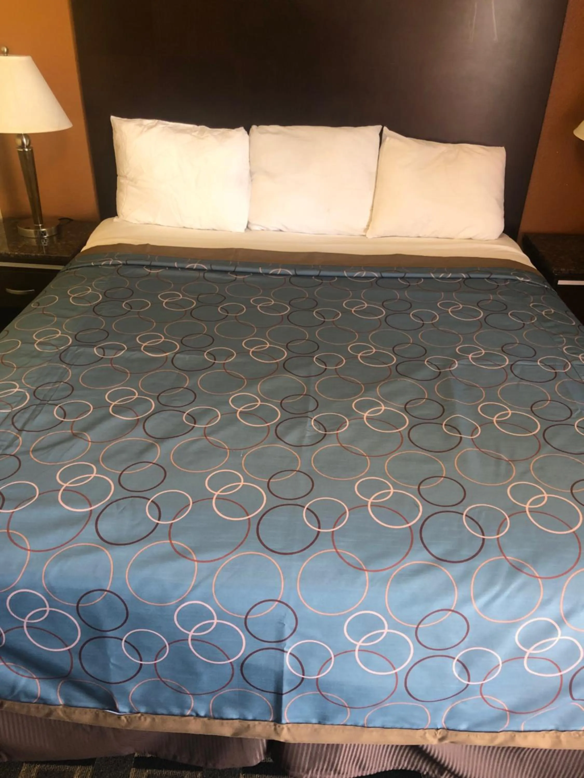 Bed in Glendora Motel