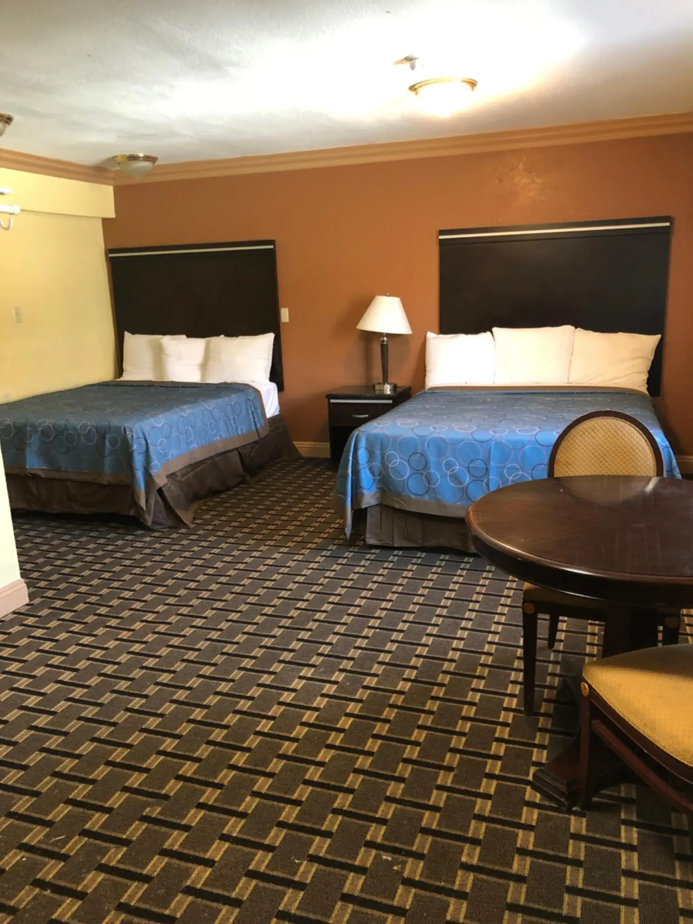 Queen Room with Two Queen Beds in Glendora Motel Queen Room with Two Queen Beds in Glendora Motel