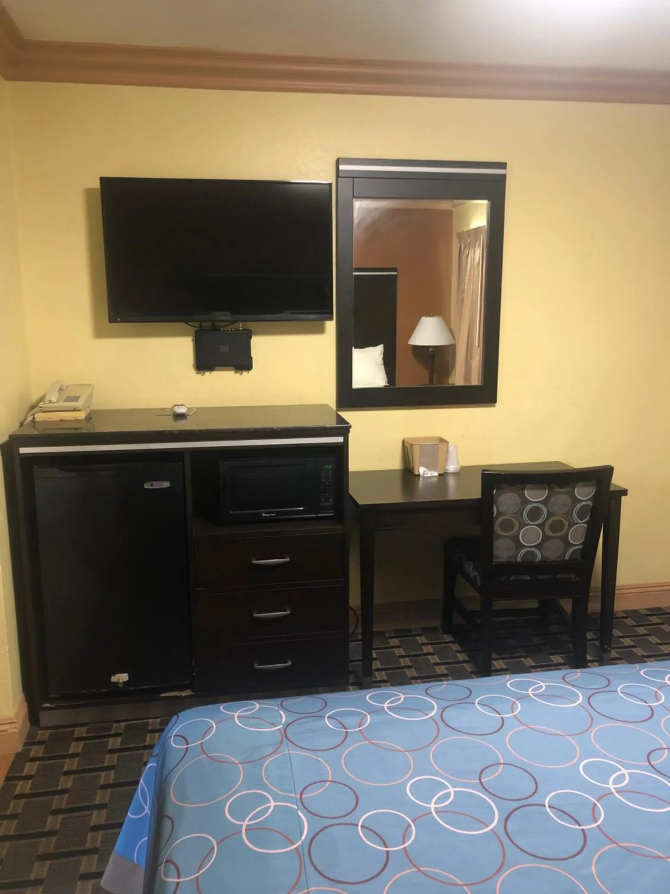 Standard King Room in Glendora Motel Standard King Room in Glendora Motel