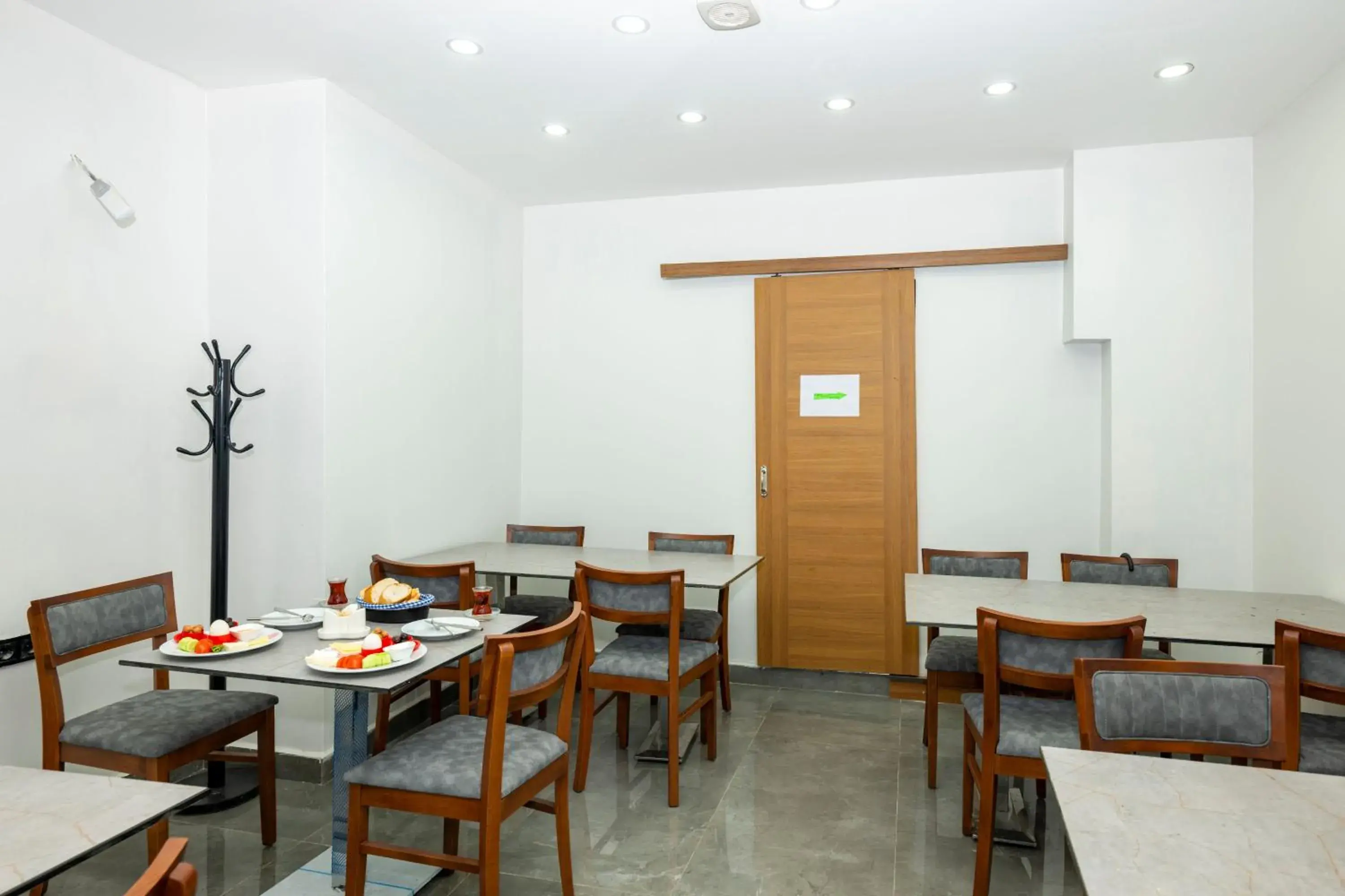 Restaurant/places to eat in mayza otel Restaurant/places to eat in mayza otel