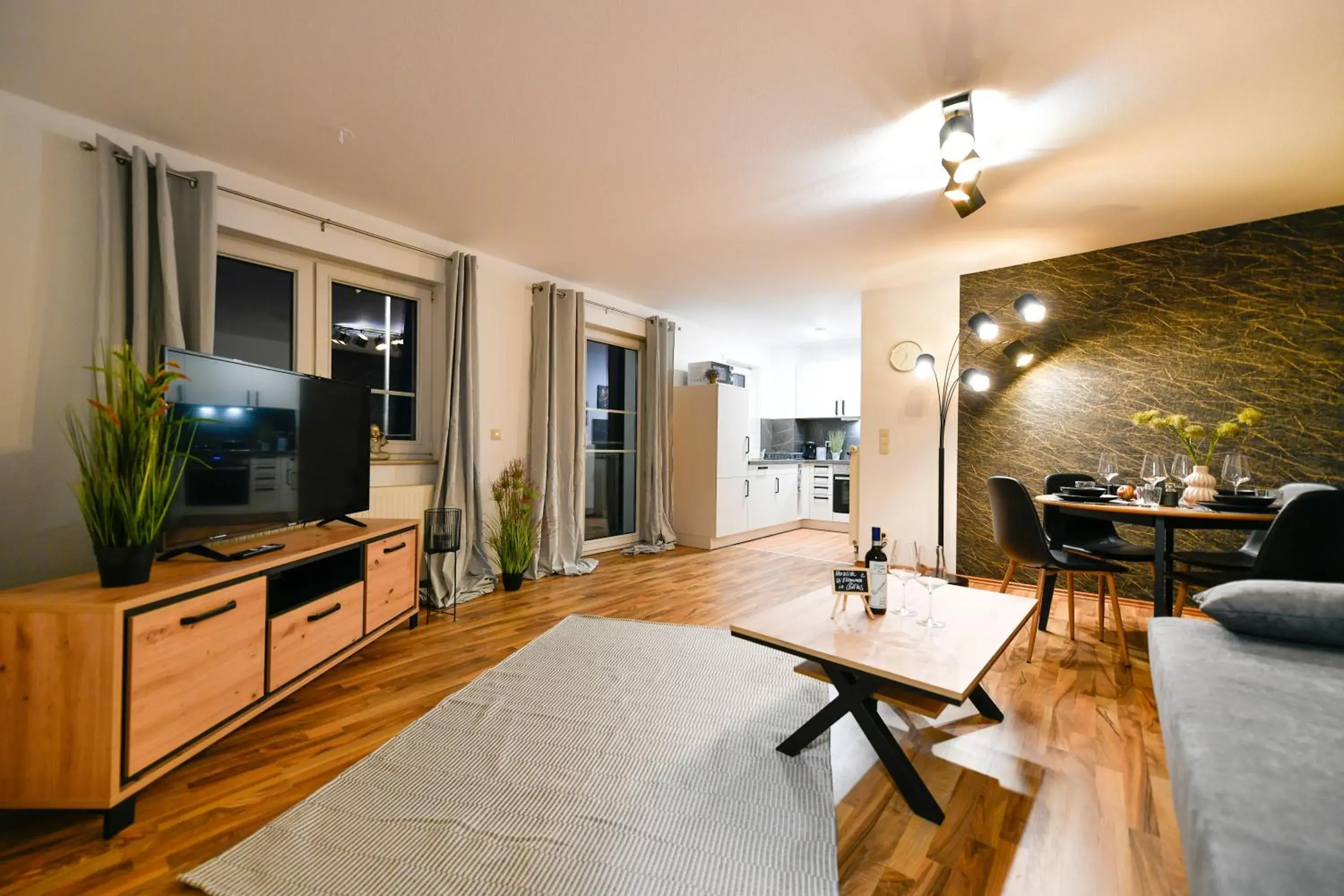Exklusives-City-Apartment mit gratis Tiefgarage, Balkon, Waschtrockner, Netflix Exklusives-City-Apartment mit gratis Tiefgarage, Balkon, Waschtrockner, Netflix