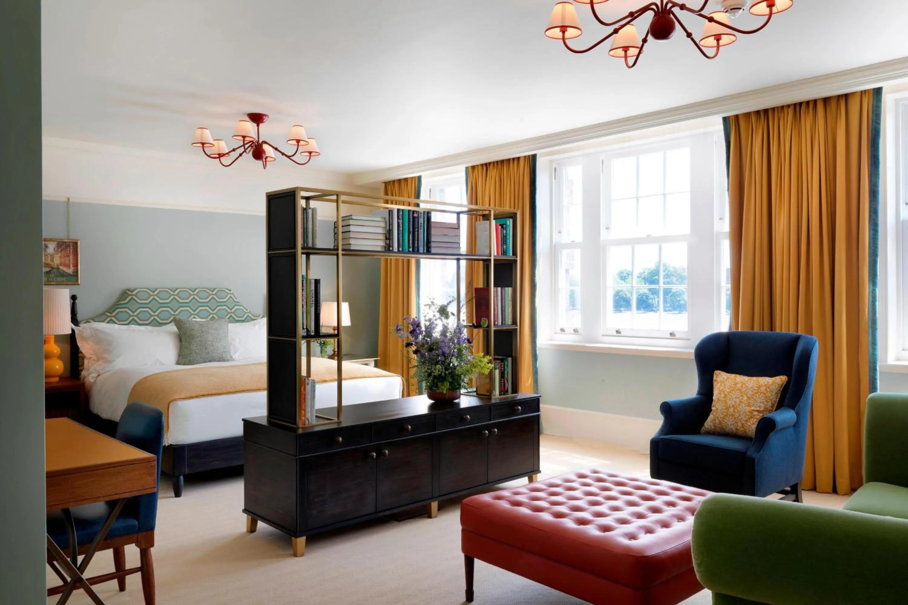 Photo of the whole room, Bed in University Arms, Autograph Collection