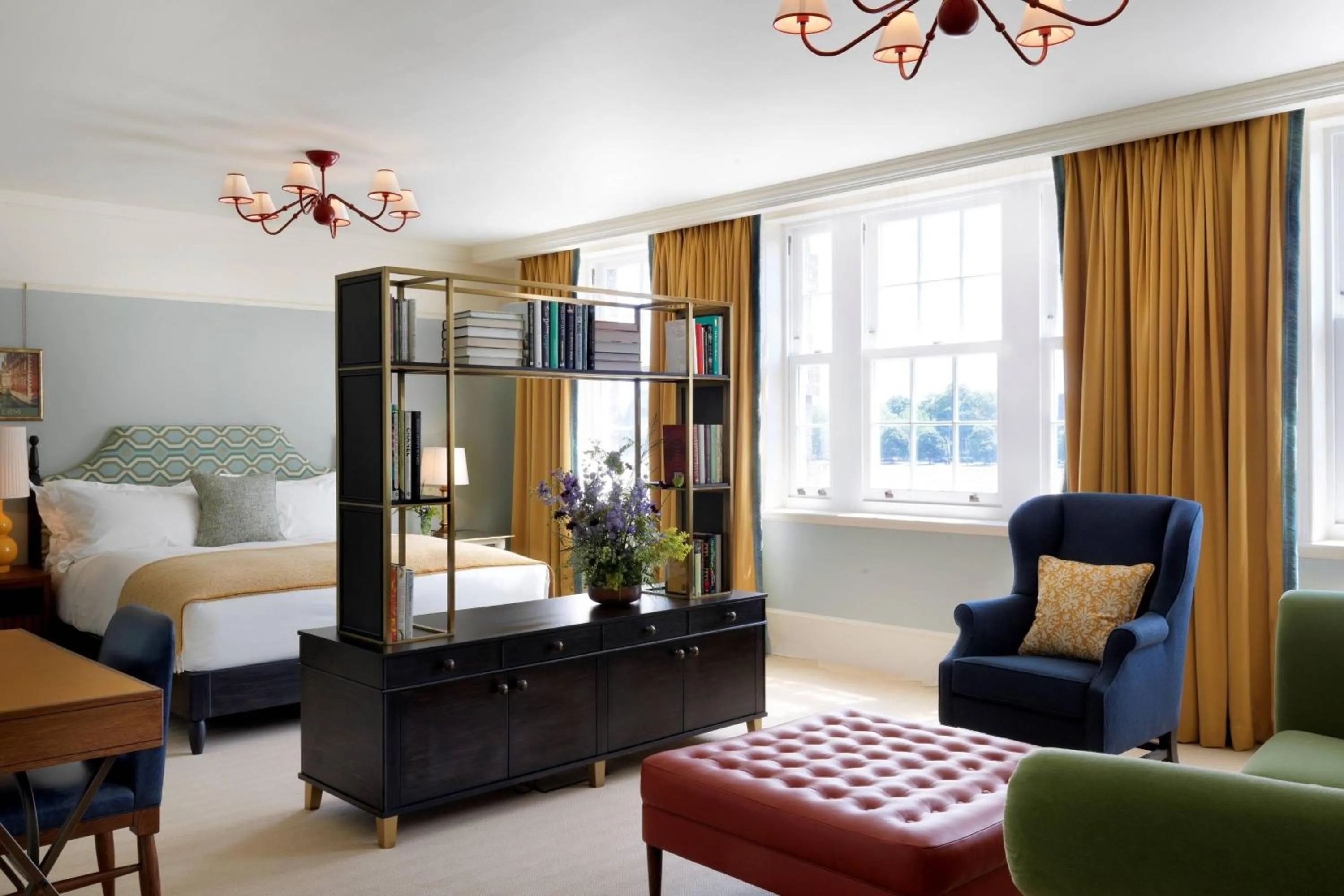 Photo of the whole room in University Arms, Autograph Collection